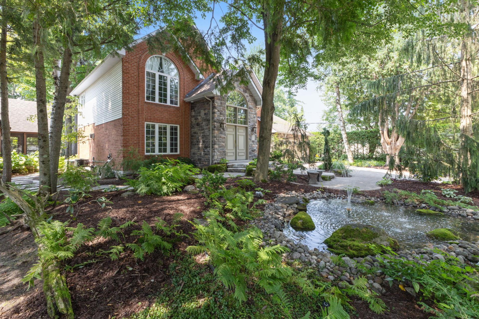 









6


Place Léonard

,
Gatineau (Buckingham),




QC
J8L3N4

