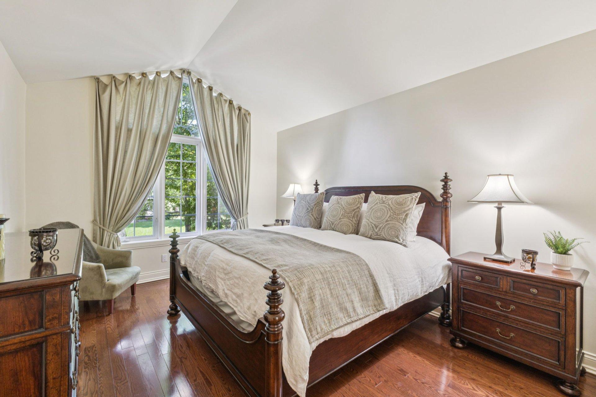 









6


Place Léonard

,
Gatineau (Buckingham),




QC
J8L3N4

