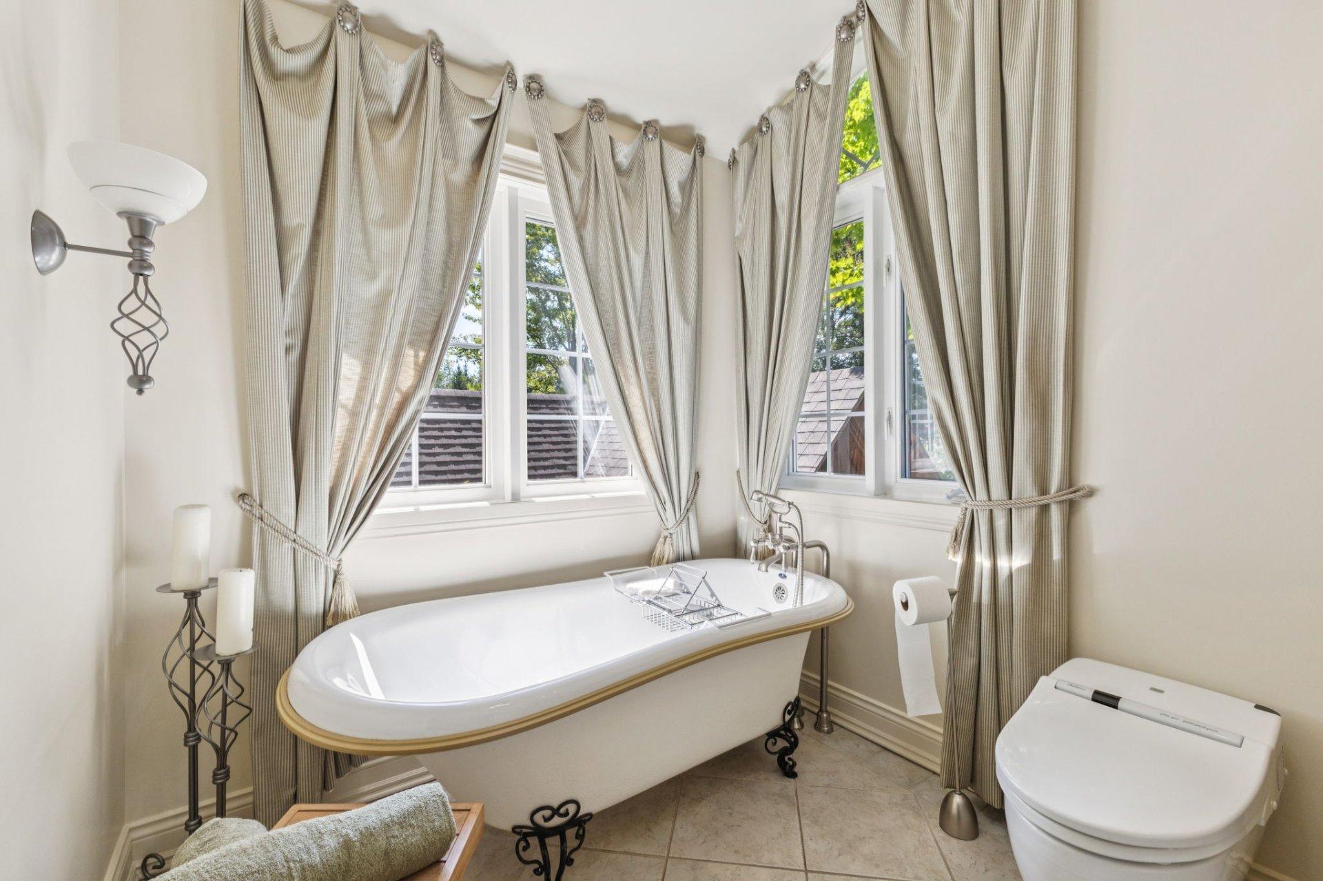 









6


Place Léonard

,
Gatineau (Buckingham),




QC
J8L3N4

