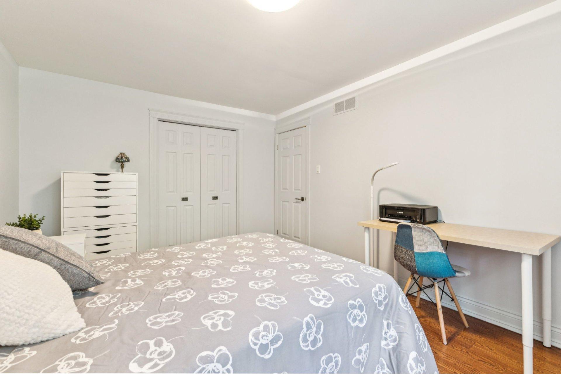 









6


Place Léonard

,
Gatineau (Buckingham),




QC
J8L3N4

