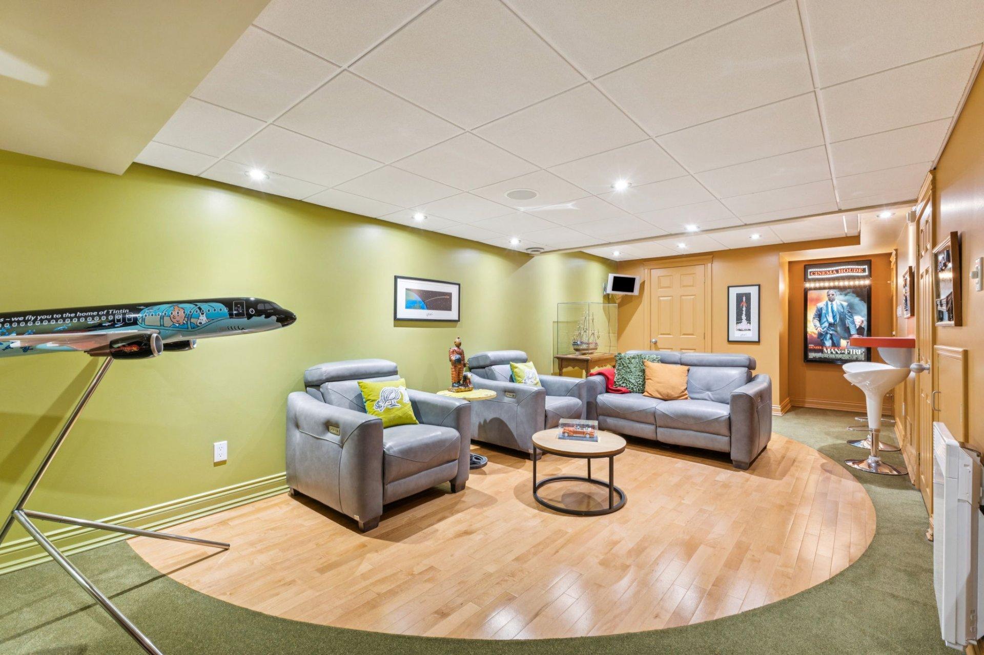 









6


Place Léonard

,
Gatineau (Buckingham),




QC
J8L3N4

