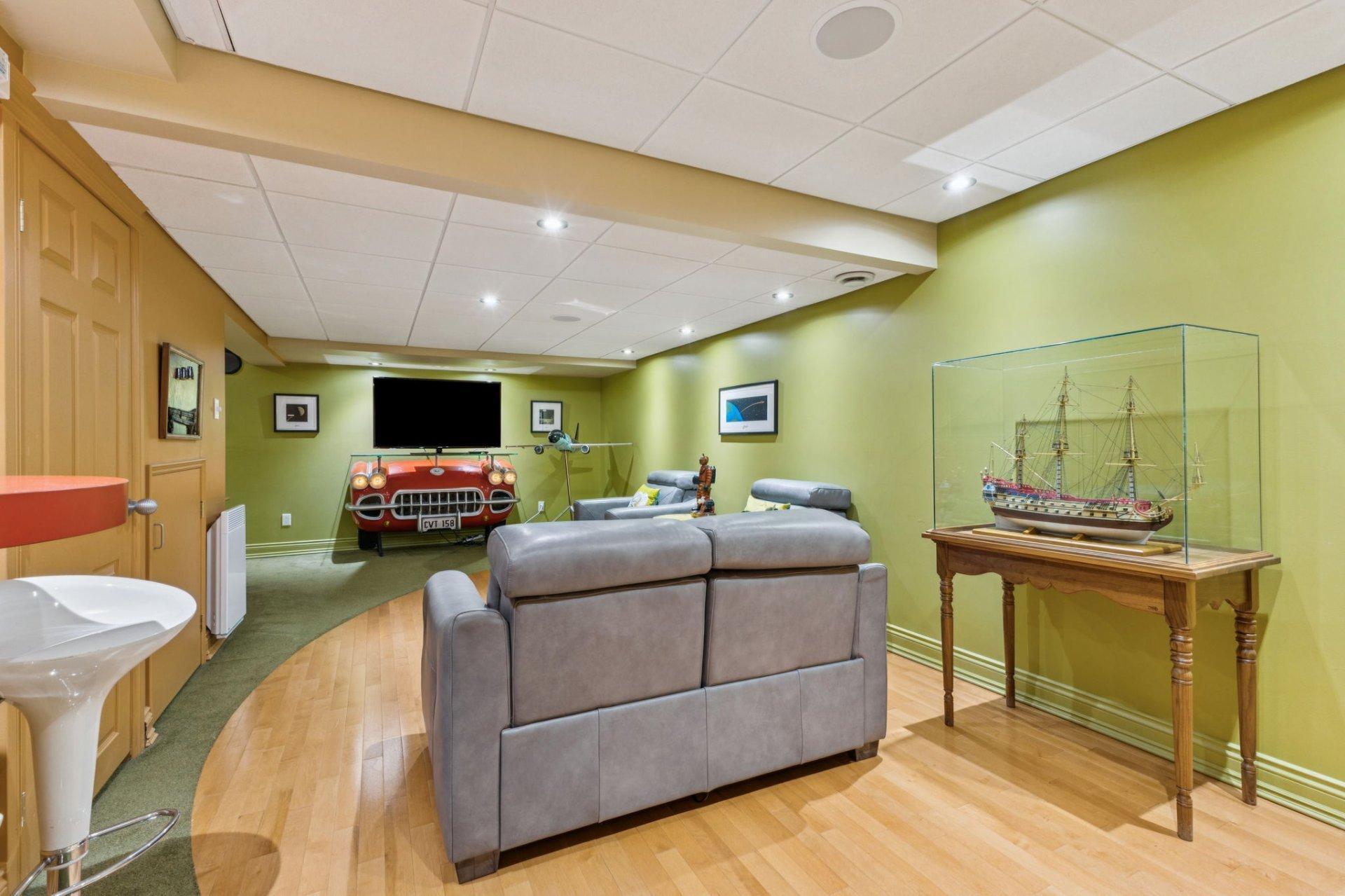 









6


Place Léonard

,
Gatineau (Buckingham),




QC
J8L3N4

