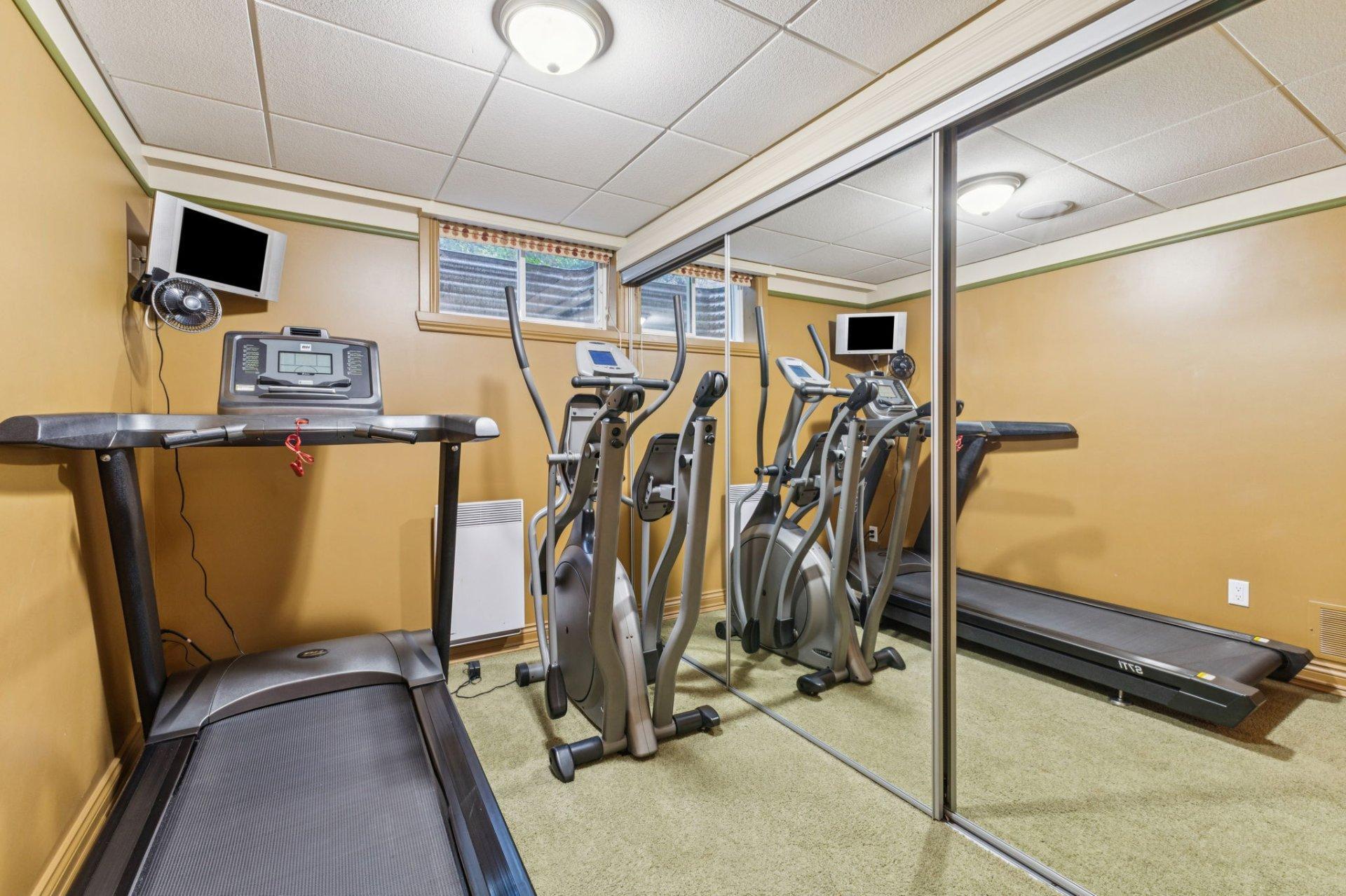 









6


Place Léonard

,
Gatineau (Buckingham),




QC
J8L3N4

