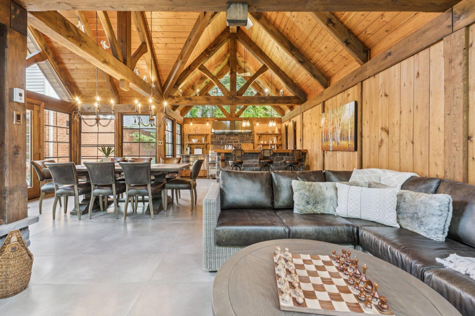 









6


Place Léonard

,
Gatineau (Buckingham),




QC
J8L3N4

