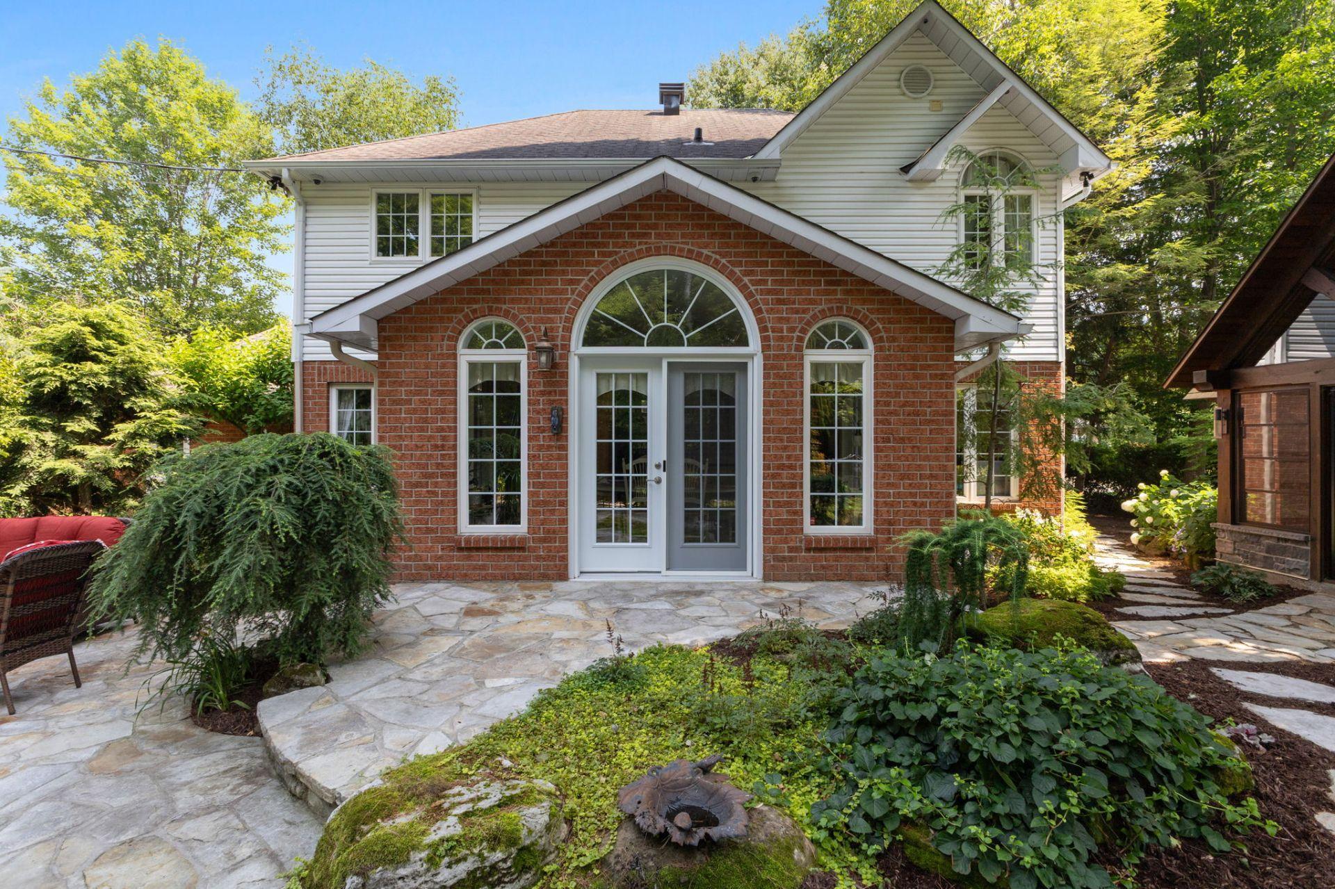 









6


Place Léonard

,
Gatineau (Buckingham),




QC
J8L3N4

