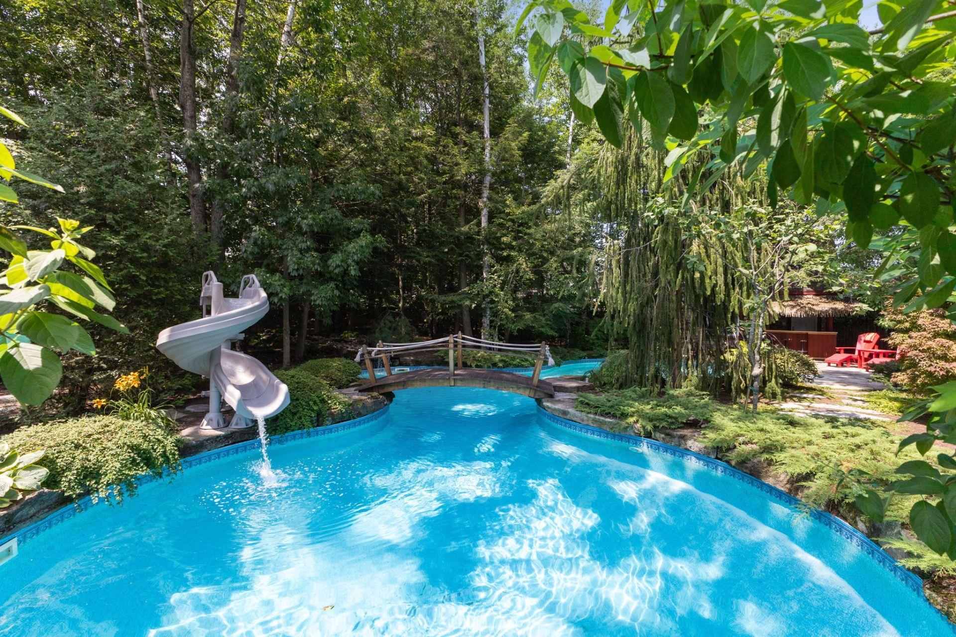 









6


Place Léonard

,
Gatineau (Buckingham),




QC
J8L3N4

