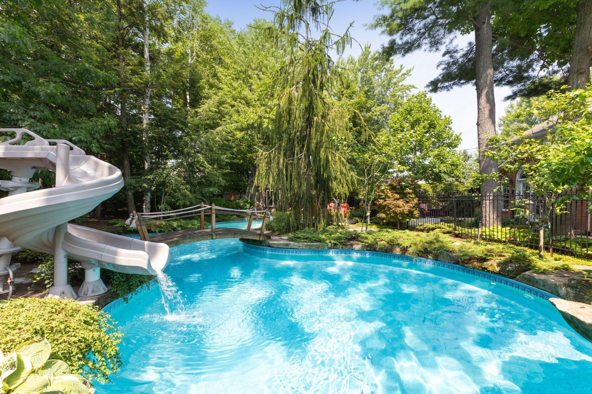 









6


Place Léonard

,
Gatineau (Buckingham),




QC
J8L3N4

