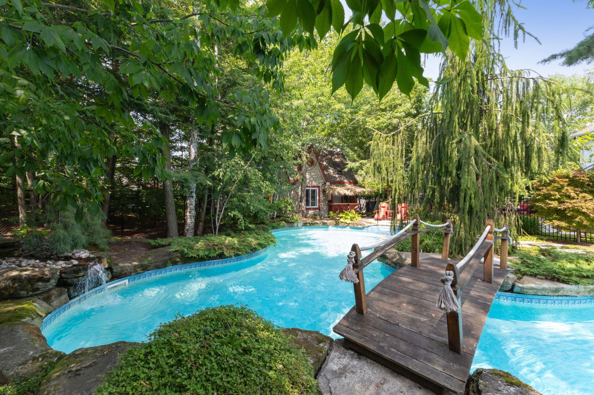 









6


Place Léonard

,
Gatineau (Buckingham),




QC
J8L3N4

