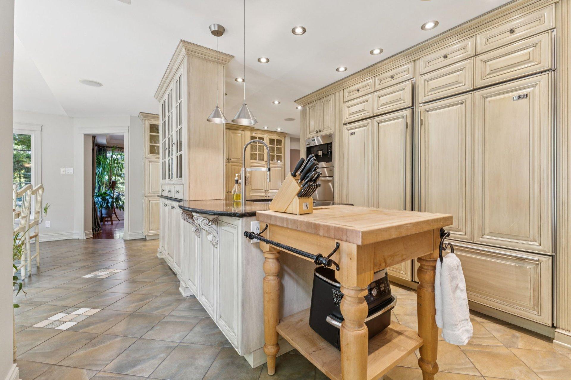 









6


Place Léonard

,
Gatineau (Buckingham),




QC
J8L3N4

