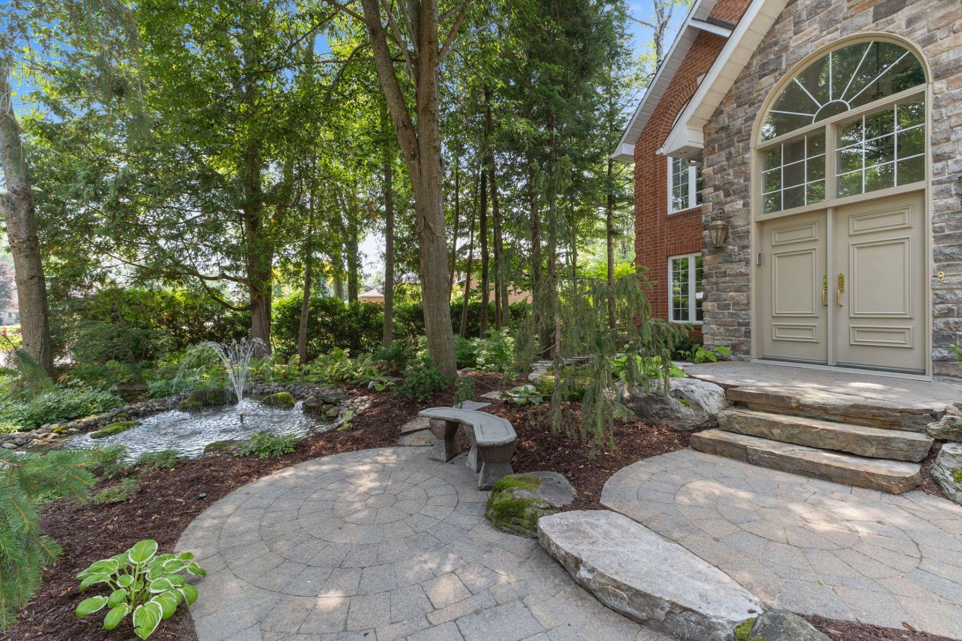 









6


Place Léonard

,
Gatineau (Buckingham),




QC
J8L3N4

