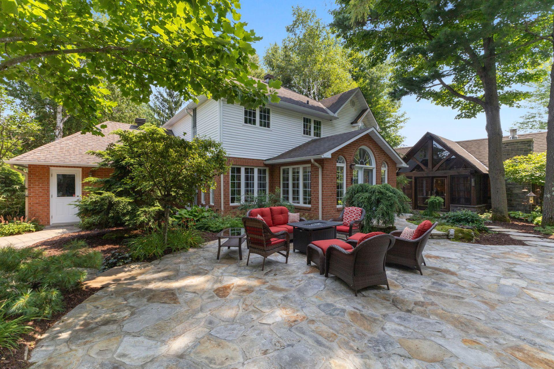 









6


Place Léonard

,
Gatineau (Buckingham),




QC
J8L3N4

