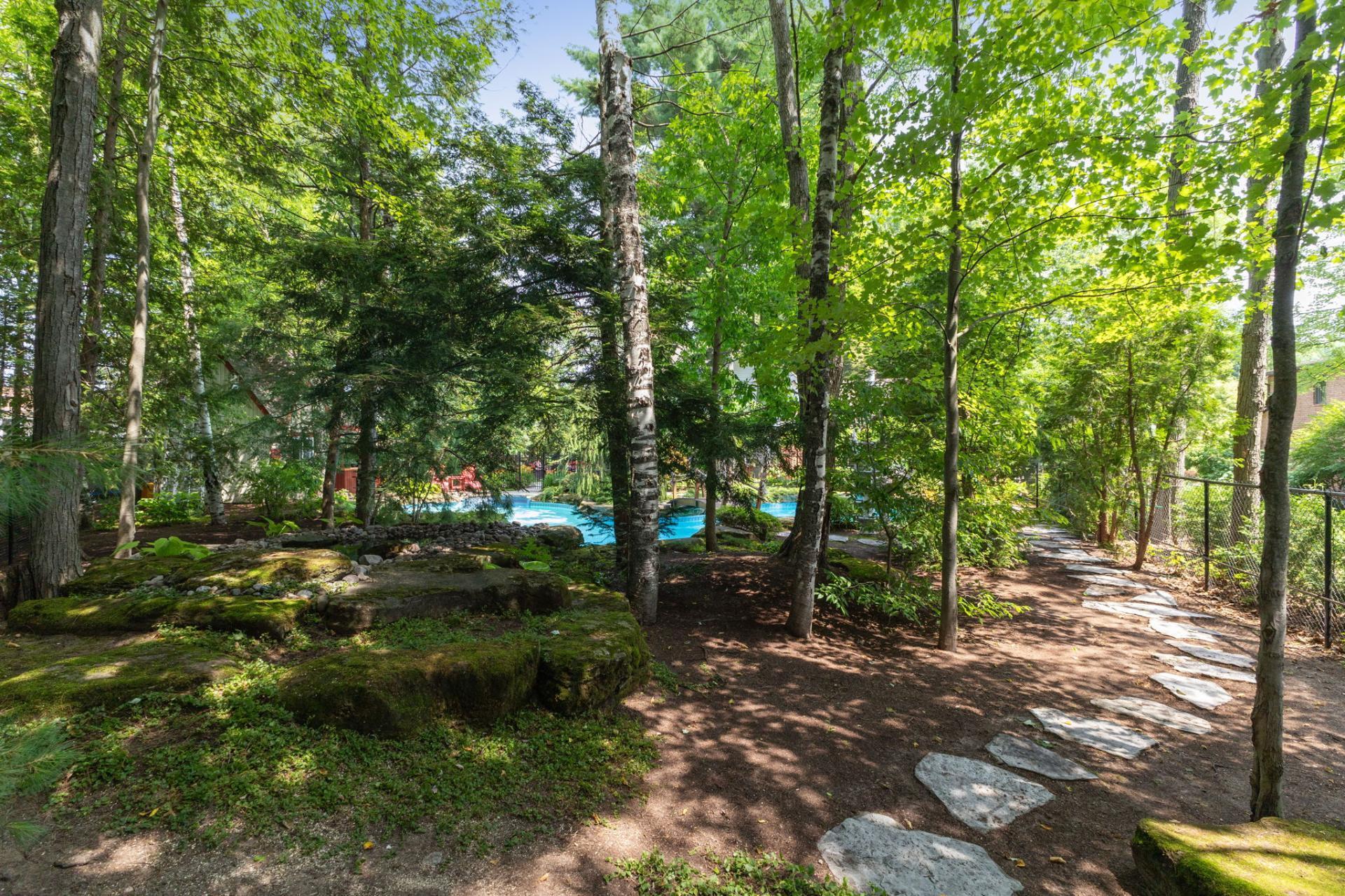 









6


Place Léonard

,
Gatineau (Buckingham),




QC
J8L3N4

