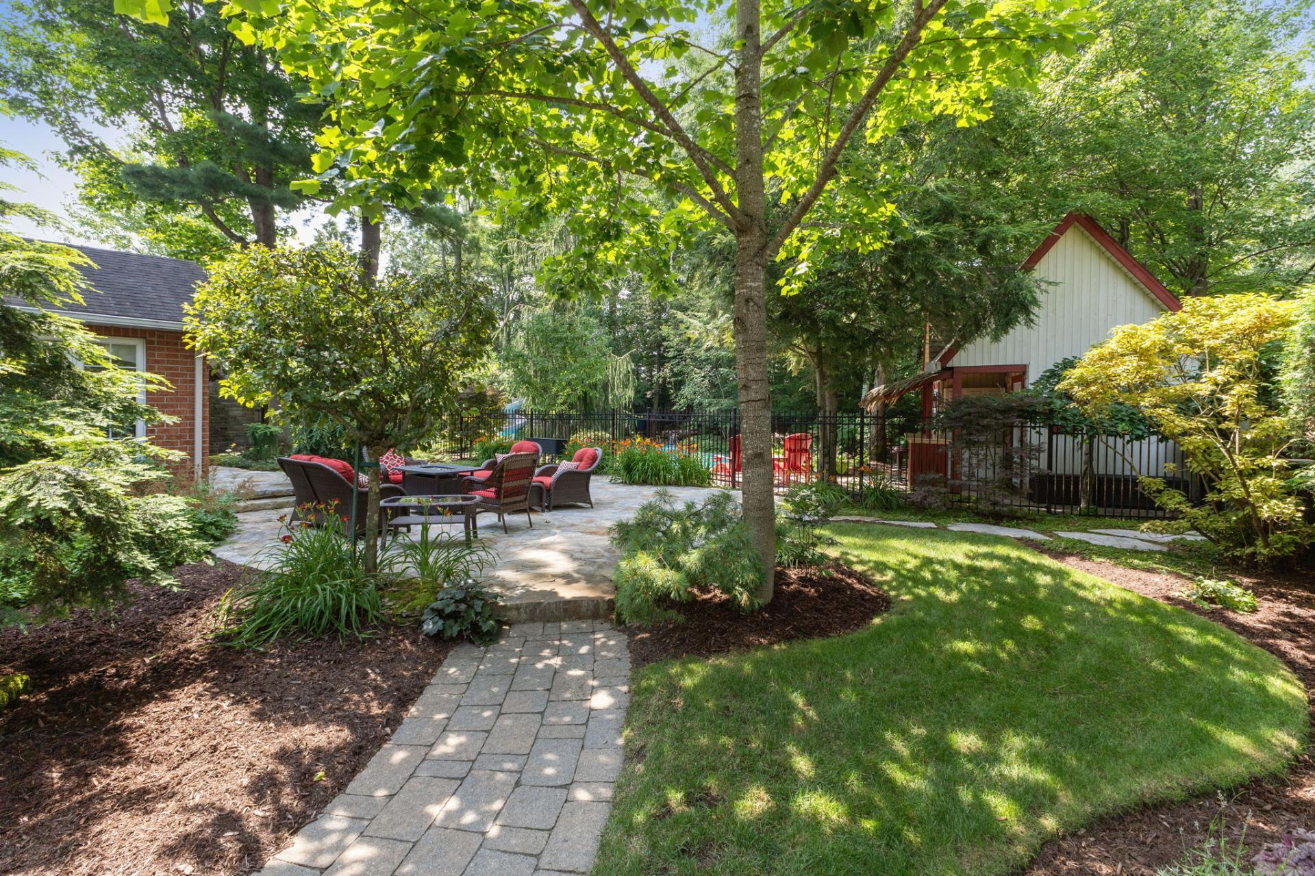 









6


Place Léonard

,
Gatineau (Buckingham),




QC
J8L3N4

