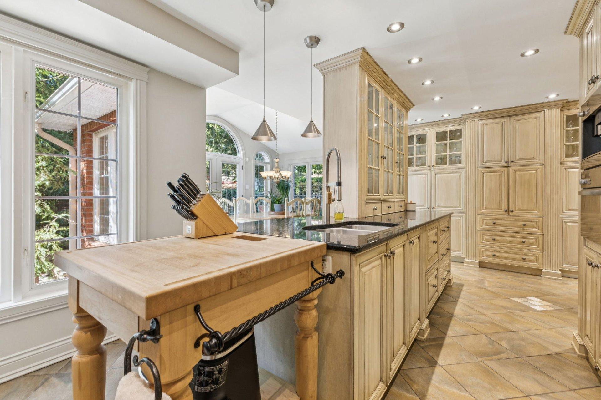 









6


Place Léonard

,
Gatineau (Buckingham),




QC
J8L3N4

