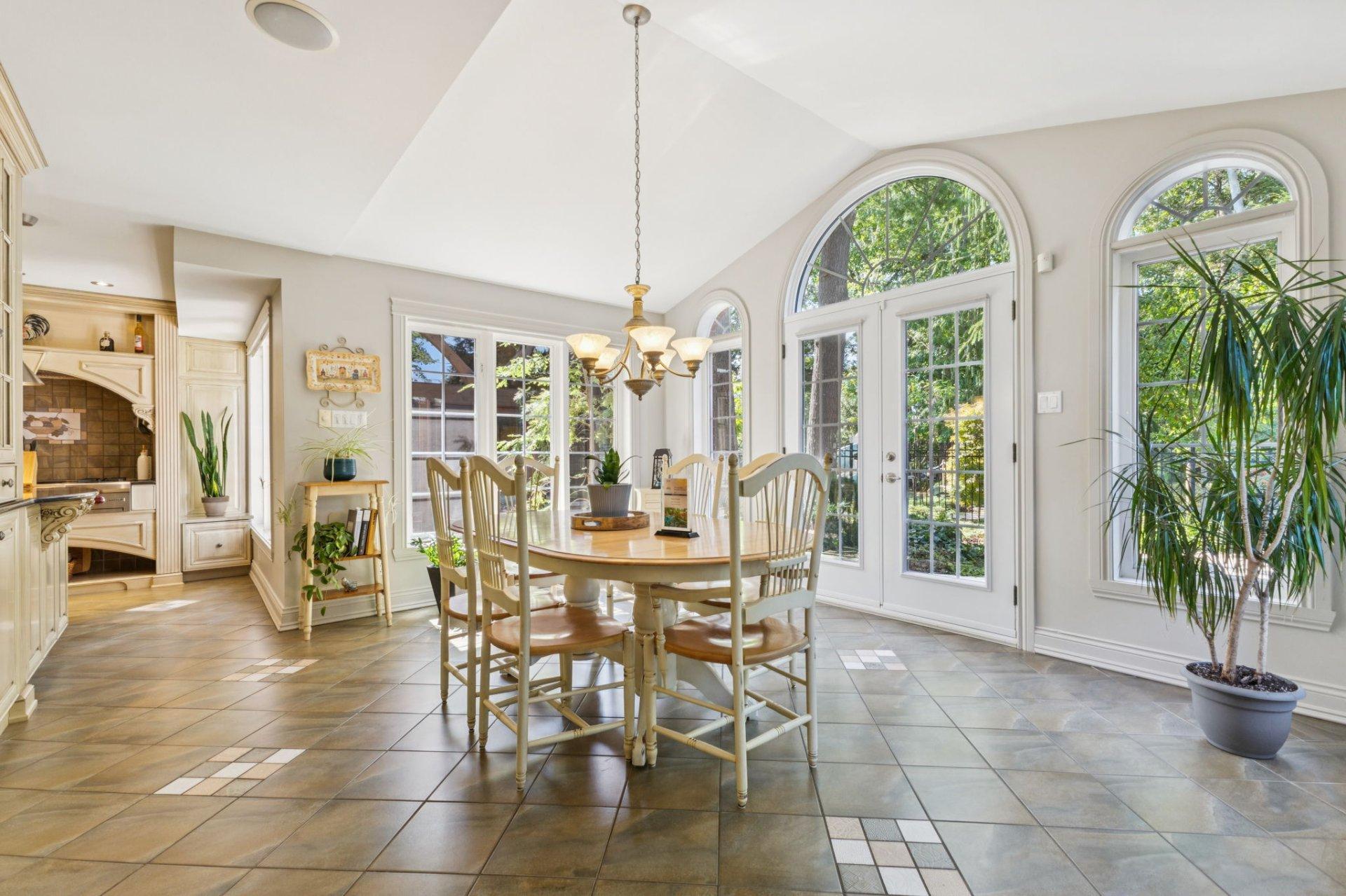 









6


Place Léonard

,
Gatineau (Buckingham),




QC
J8L3N4

