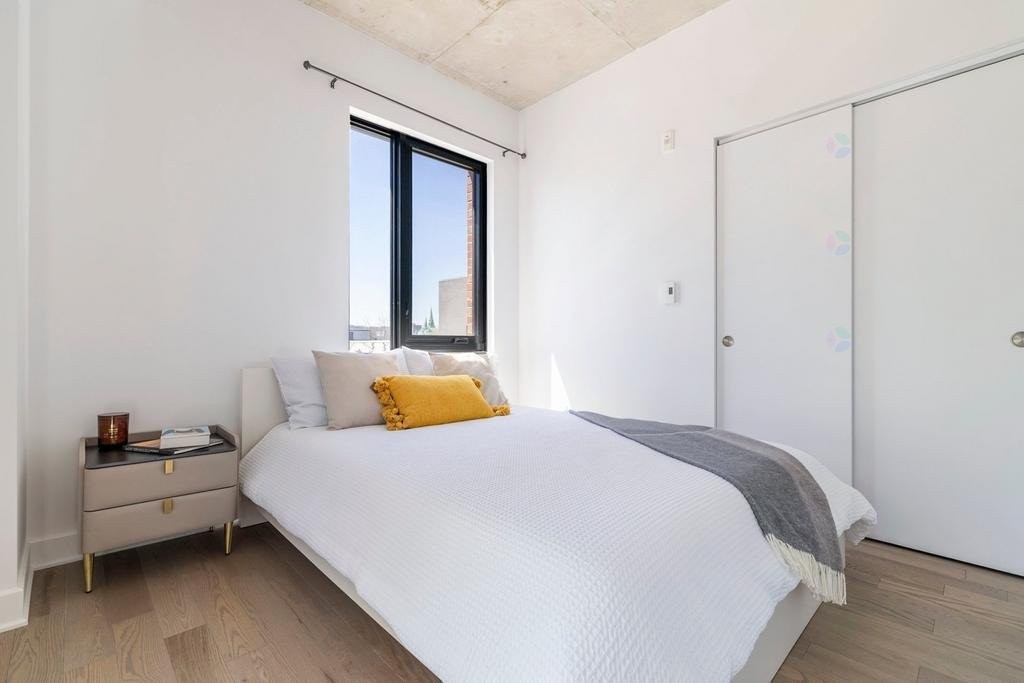 









2660


Rue Ontario E.

, 310,
Montréal (Ville-Marie),




QC
H2K0E5

