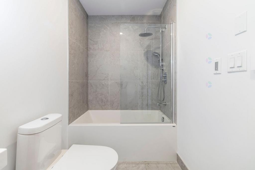 









2660


Rue Ontario E.

, 310,
Montréal (Ville-Marie),




QC
H2K0E5

