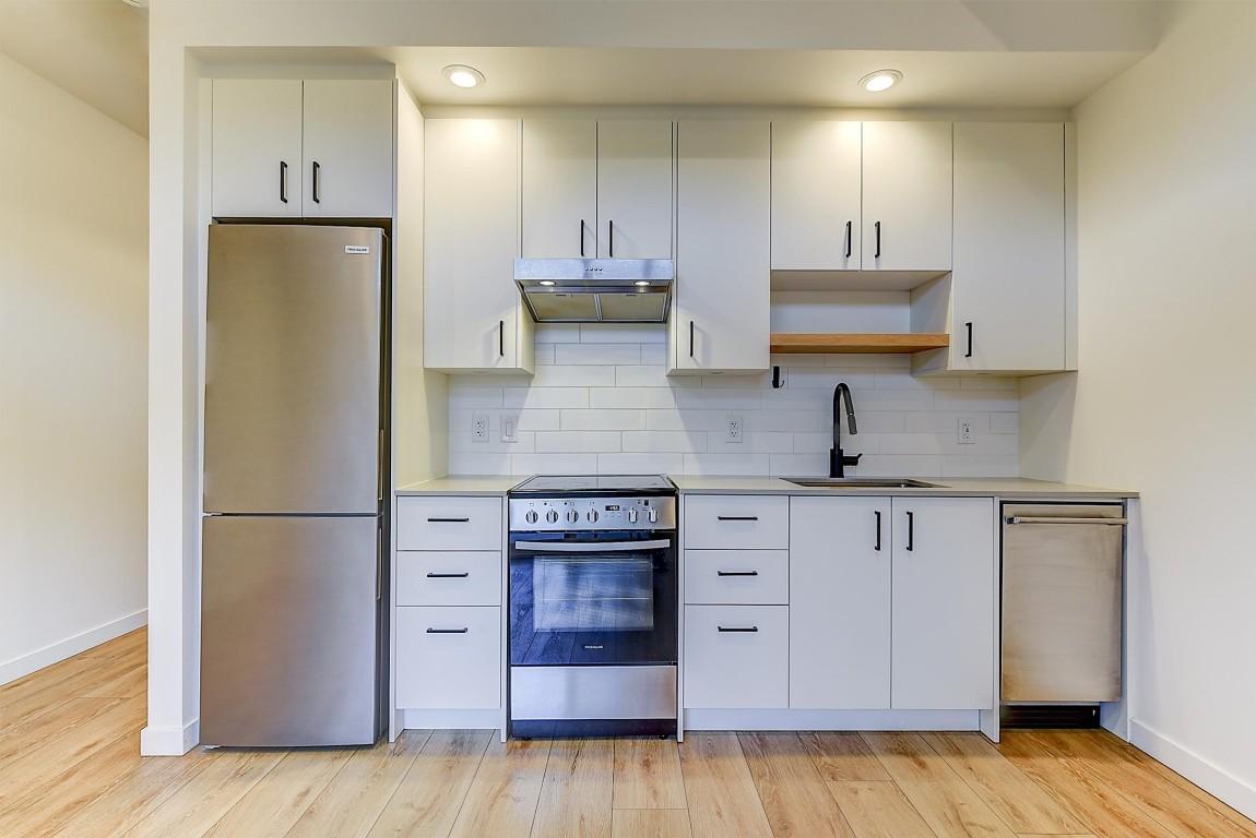 









660


Cawston

Avenue, 106,
Kelowna,




BC
V1Y 2L1

