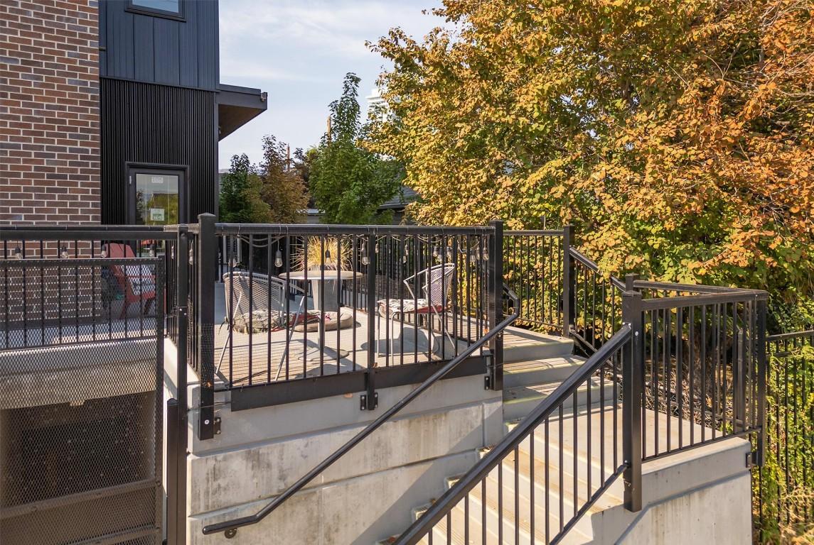 









660


Cawston

Avenue, 106,
Kelowna,




BC
V1Y 2L1

