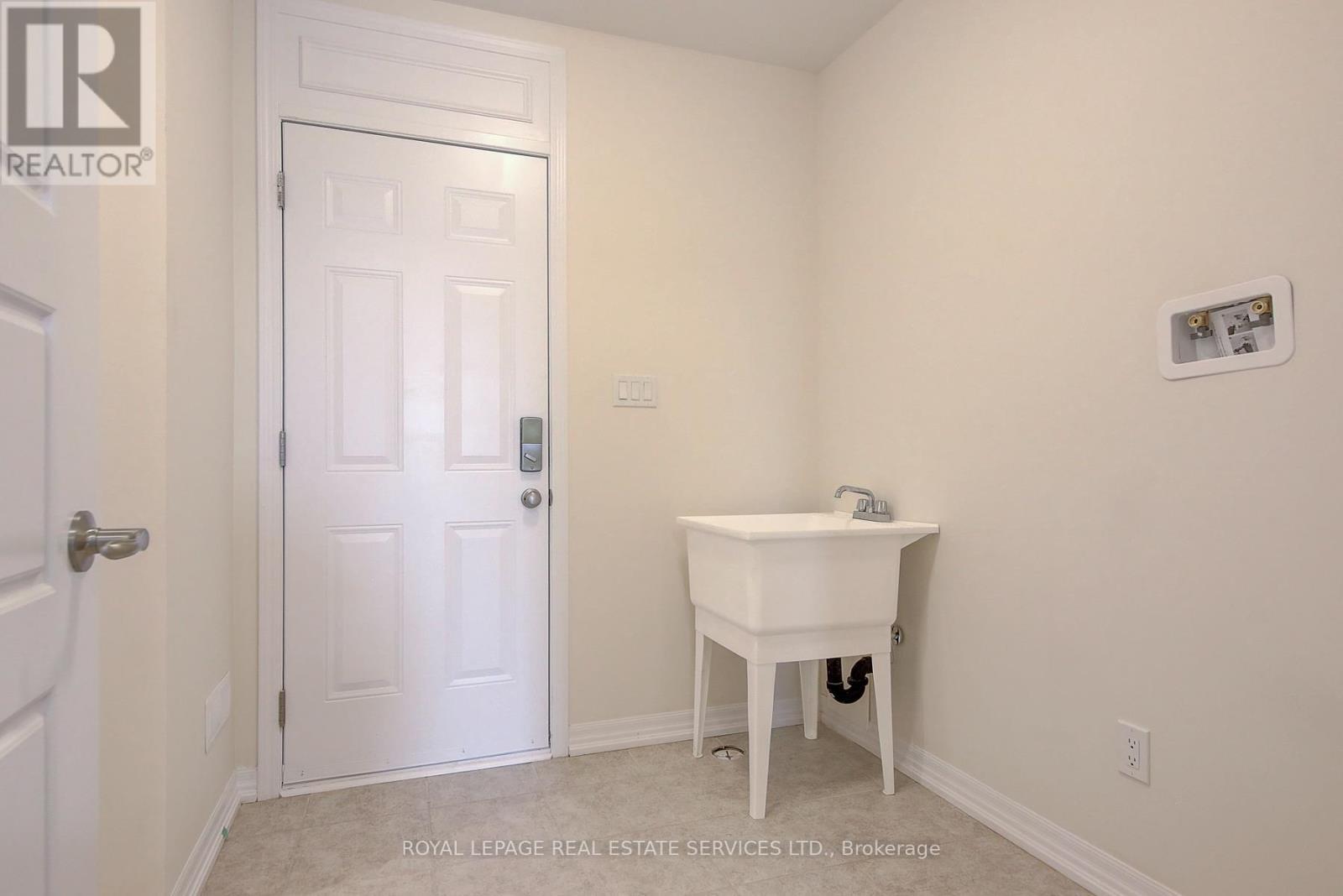 












8 - 3256 CHARLES FAY PASSAGE

,
Oakville,




Ontario
L6M1S2

