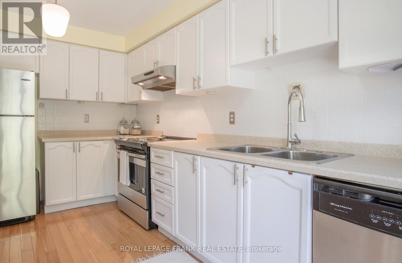 












36 GREENGROVE WAY

,
Whitby (Rolling Acres),




Ontario
L1R2N4

