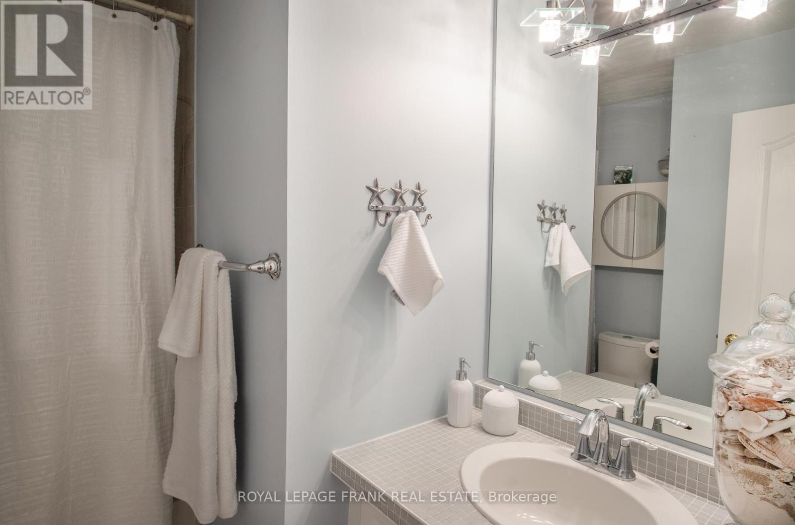 












36 GREENGROVE WAY

,
Whitby (Rolling Acres),




Ontario
L1R2N4

