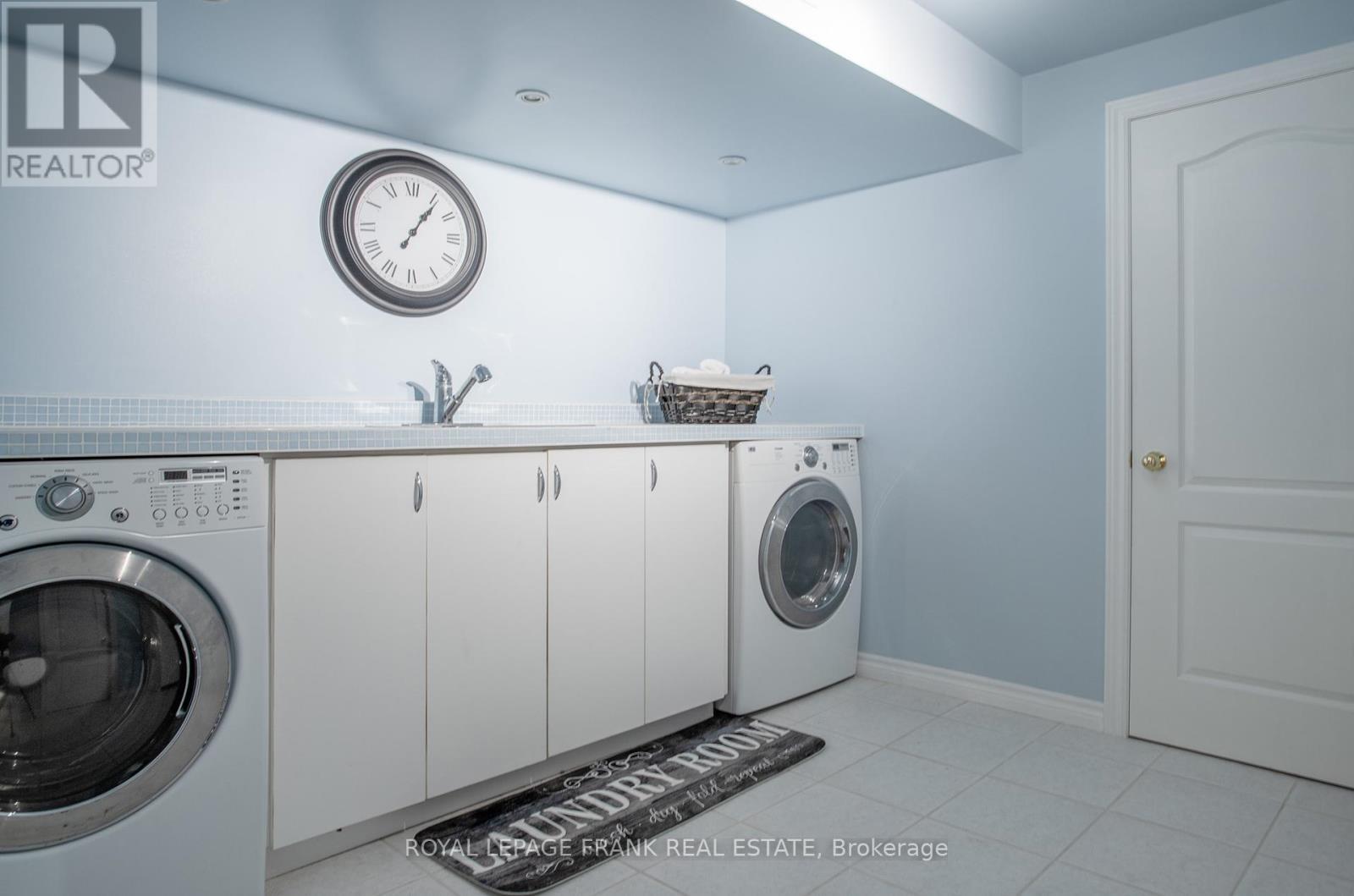 












36 GREENGROVE WAY

,
Whitby (Rolling Acres),




Ontario
L1R2N4

