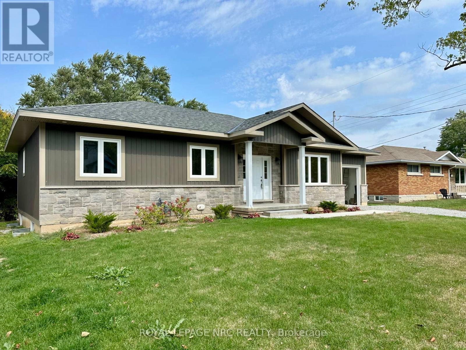 












17 GLENBARR ROAD

,
St. Catharines (Glendale/Glenridge),




Ontario
L2T1Y2

