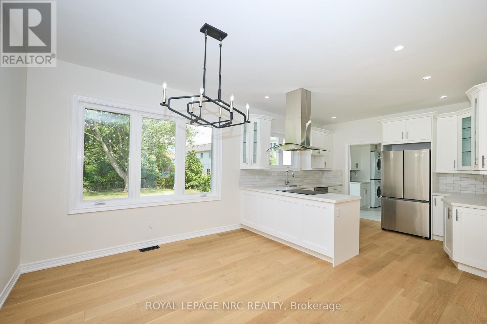 












17 GLENBARR ROAD

,
St. Catharines (Glendale/Glenridge),




Ontario
L2T1Y2

