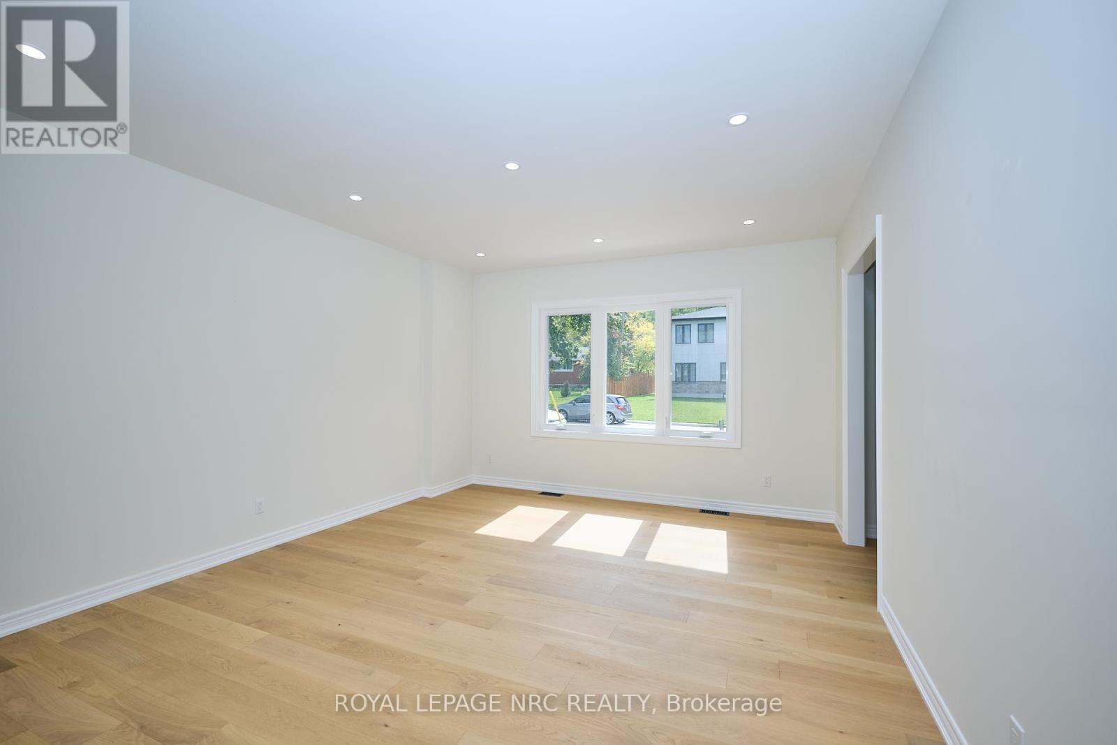 












17 GLENBARR ROAD

,
St. Catharines (Glendale/Glenridge),




Ontario
L2T1Y2

