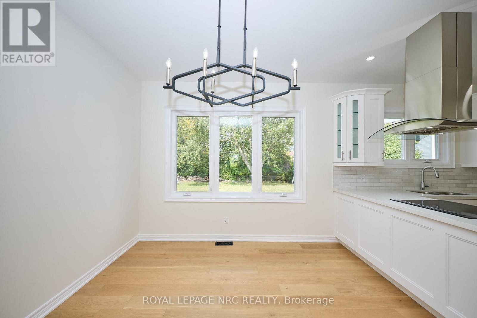 












17 GLENBARR ROAD

,
St. Catharines (Glendale/Glenridge),




Ontario
L2T1Y2

