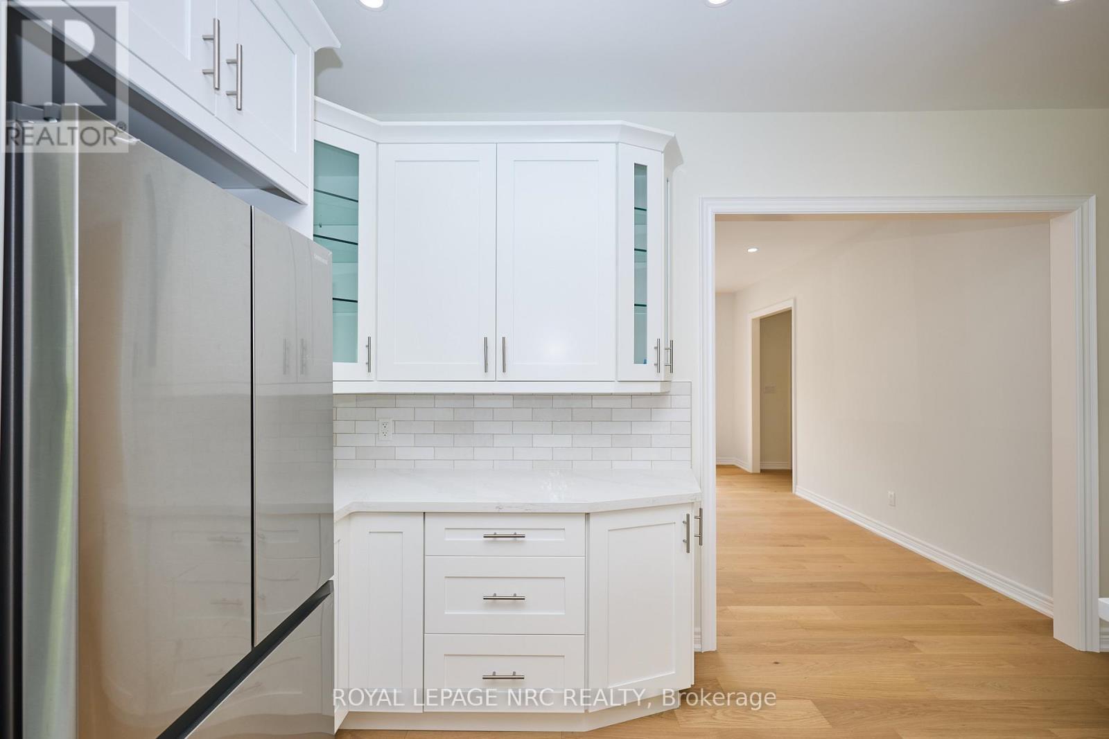 












17 GLENBARR ROAD

,
St. Catharines (Glendale/Glenridge),




Ontario
L2T1Y2

