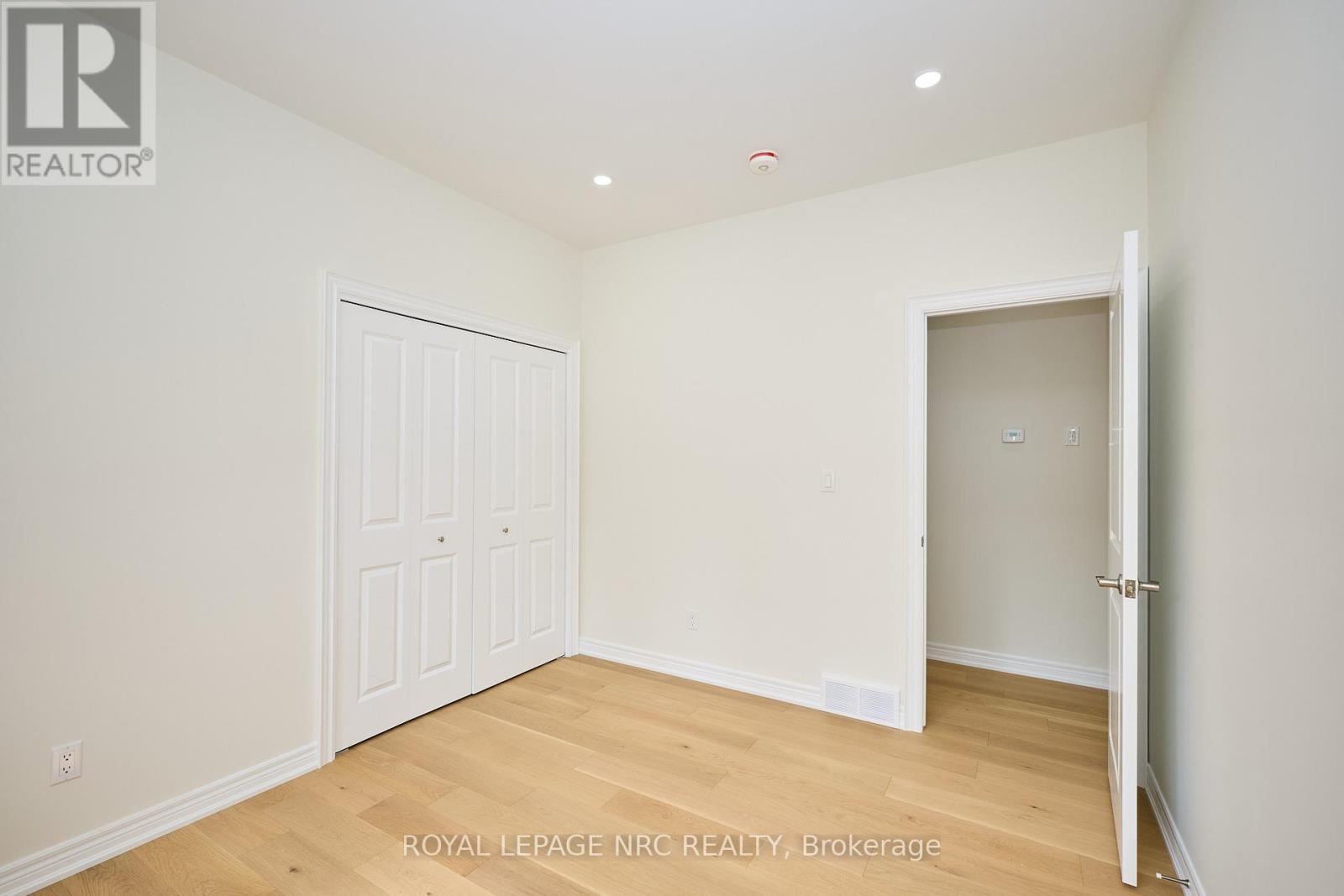 












17 GLENBARR ROAD

,
St. Catharines (Glendale/Glenridge),




Ontario
L2T1Y2

