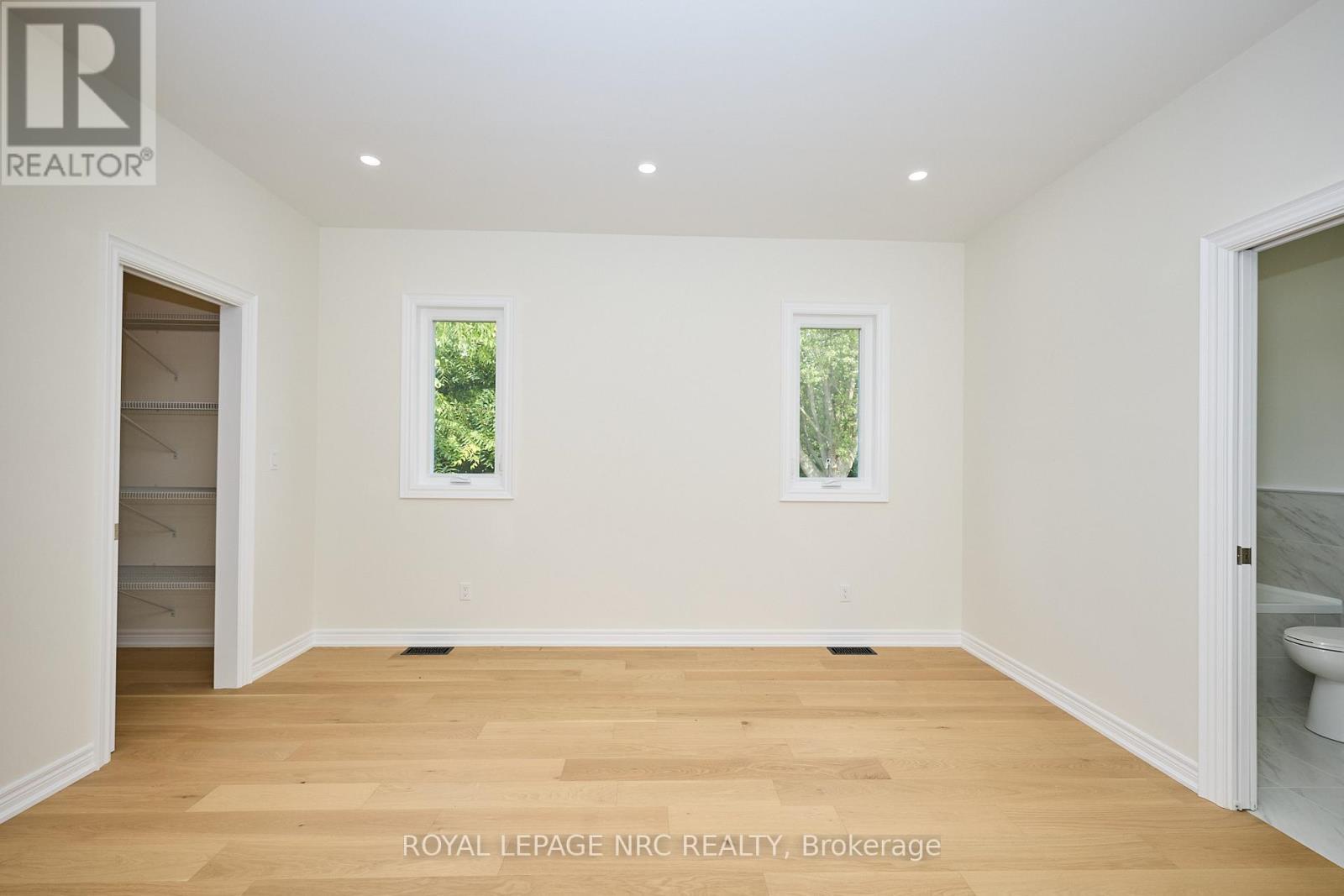 












17 GLENBARR ROAD

,
St. Catharines (Glendale/Glenridge),




Ontario
L2T1Y2

