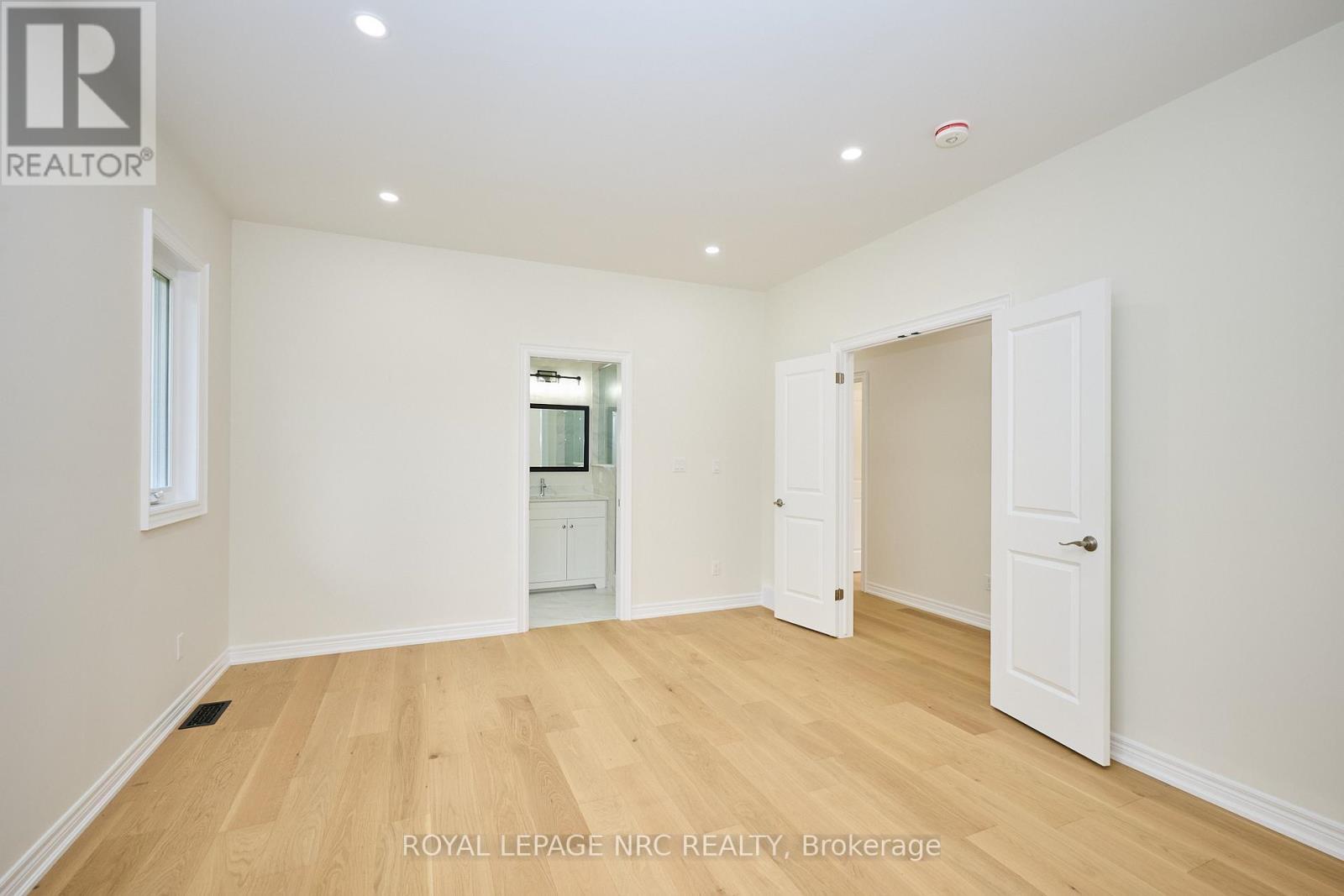 












17 GLENBARR ROAD

,
St. Catharines (Glendale/Glenridge),




Ontario
L2T1Y2

