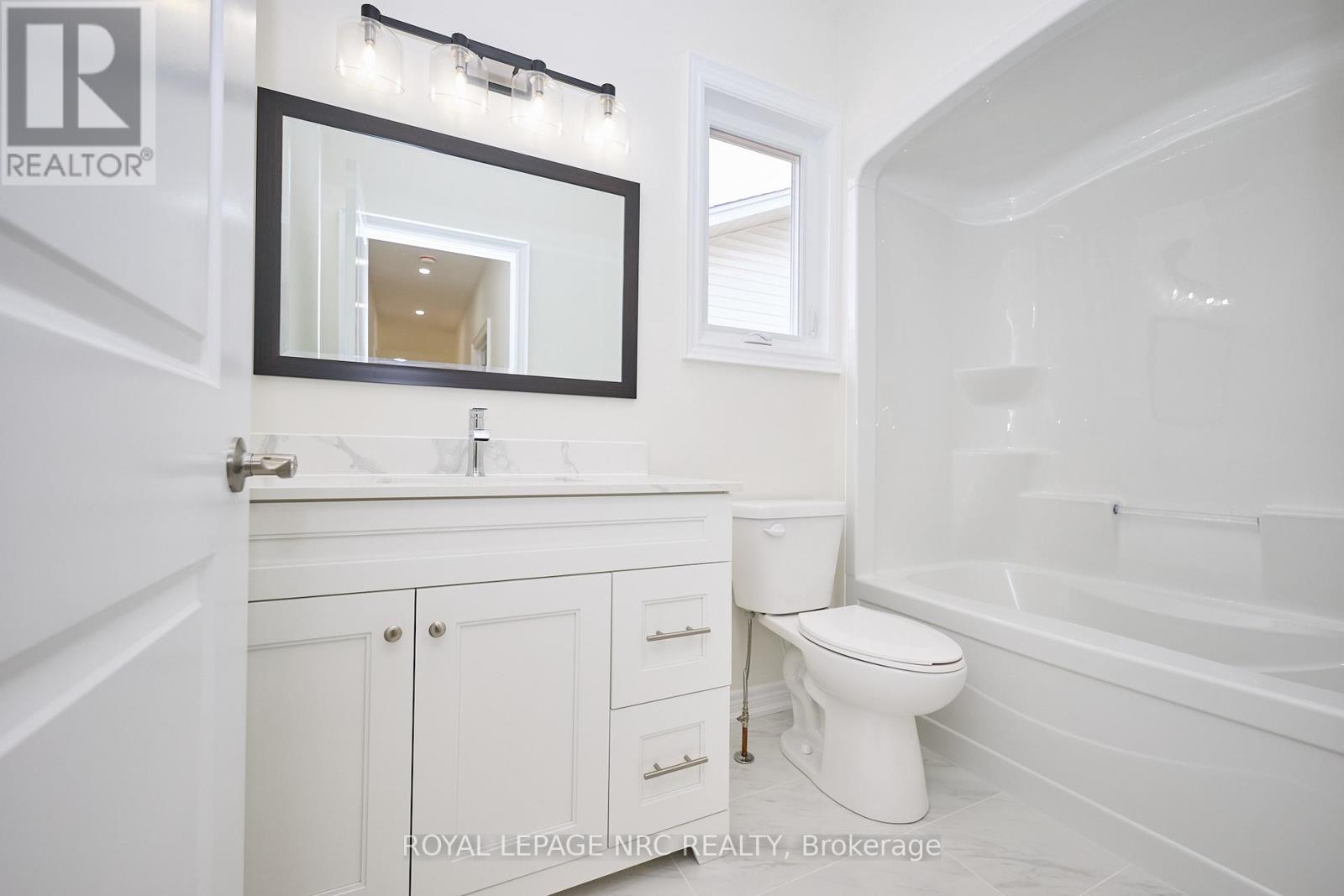 












17 GLENBARR ROAD

,
St. Catharines (Glendale/Glenridge),




Ontario
L2T1Y2

