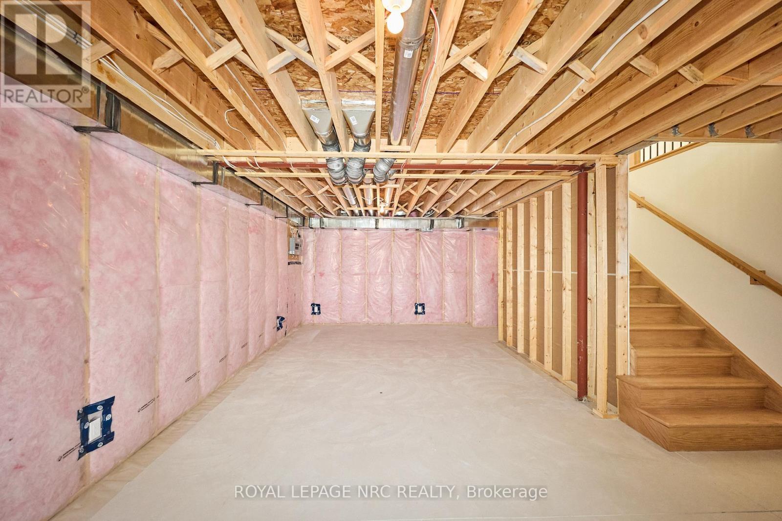 












17 GLENBARR ROAD

,
St. Catharines (Glendale/Glenridge),




Ontario
L2T1Y2

