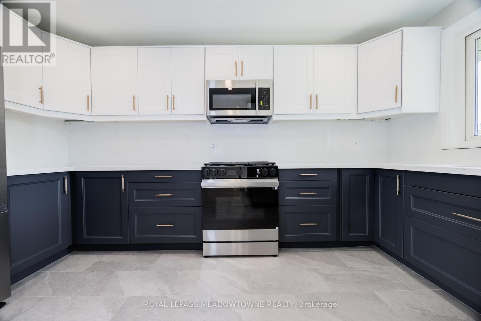 












92 THE WESTWAY

,
Toronto,




Ontario
M9P2B2

