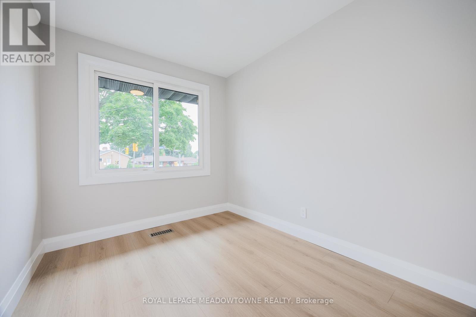 












92 THE WESTWAY

,
Toronto,




Ontario
M9P2B2

