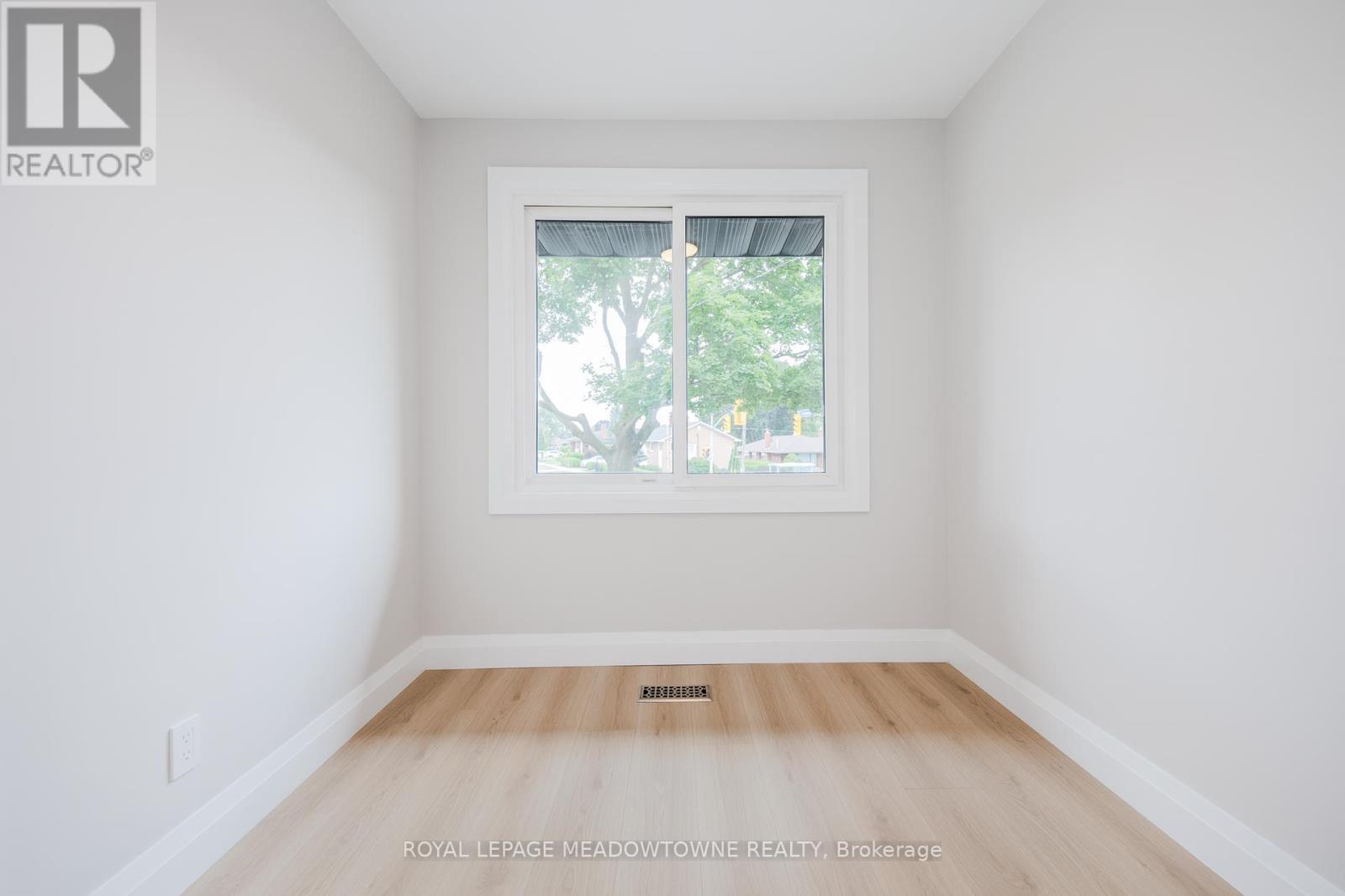 












92 THE WESTWAY

,
Toronto,




Ontario
M9P2B2

