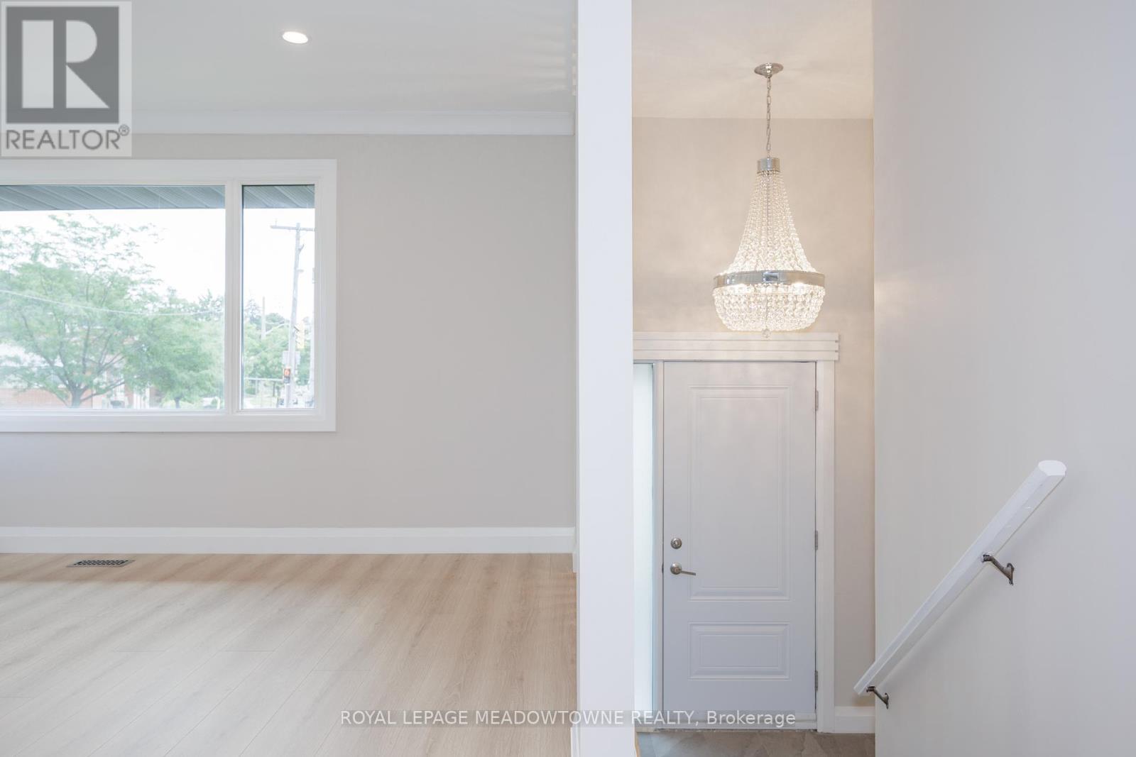 












92 THE WESTWAY

,
Toronto,




Ontario
M9P2B2

