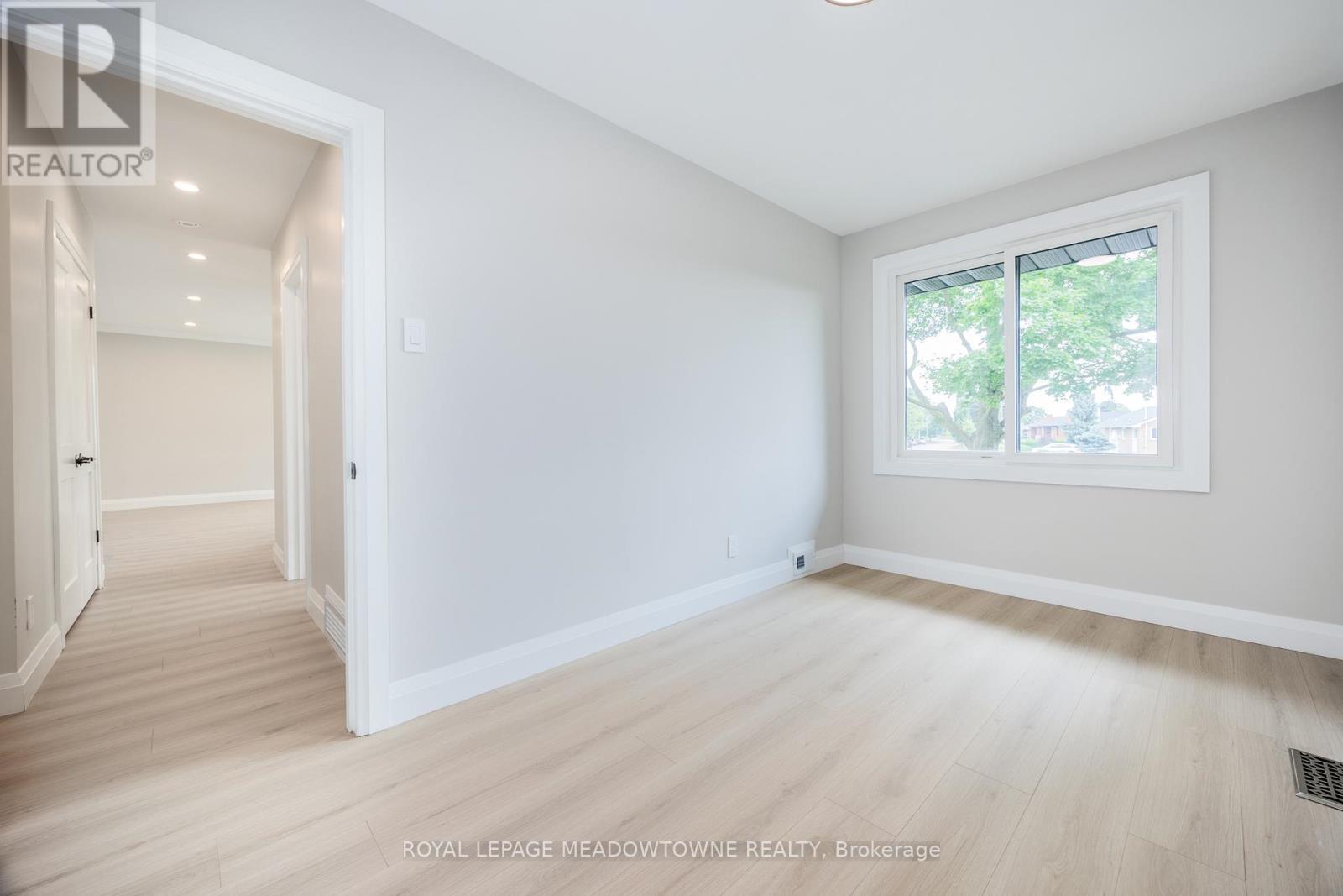 












92 THE WESTWAY

,
Toronto,




Ontario
M9P2B2

