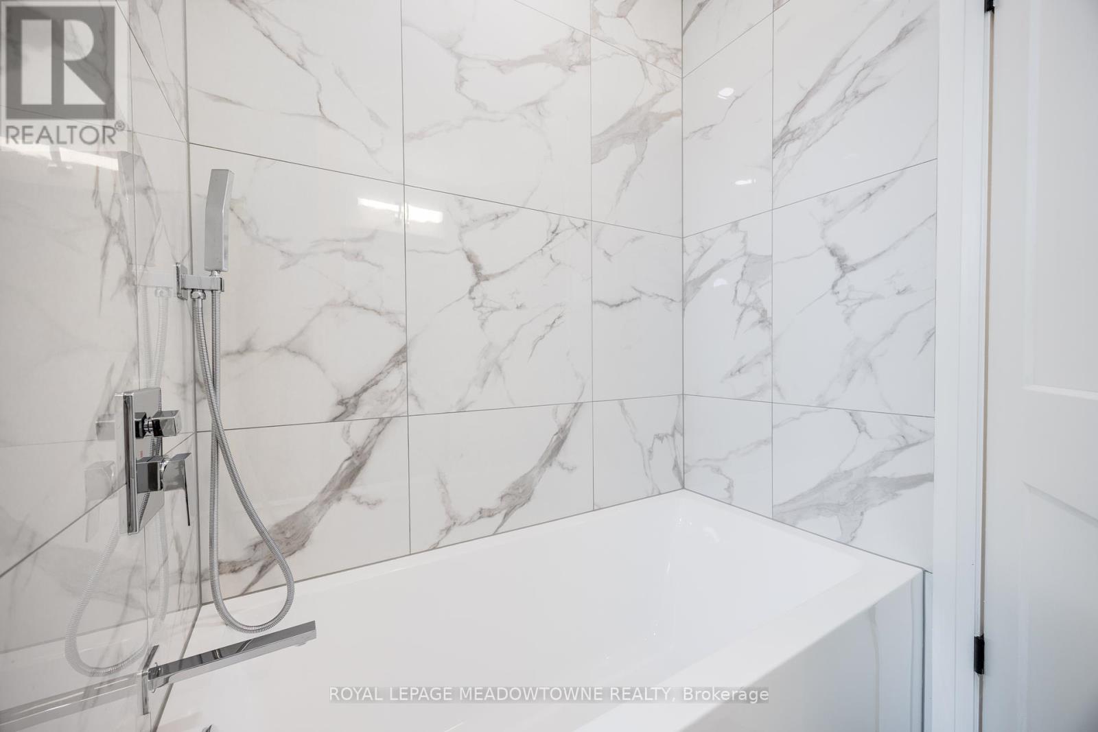 












92 THE WESTWAY

,
Toronto,




Ontario
M9P2B2

