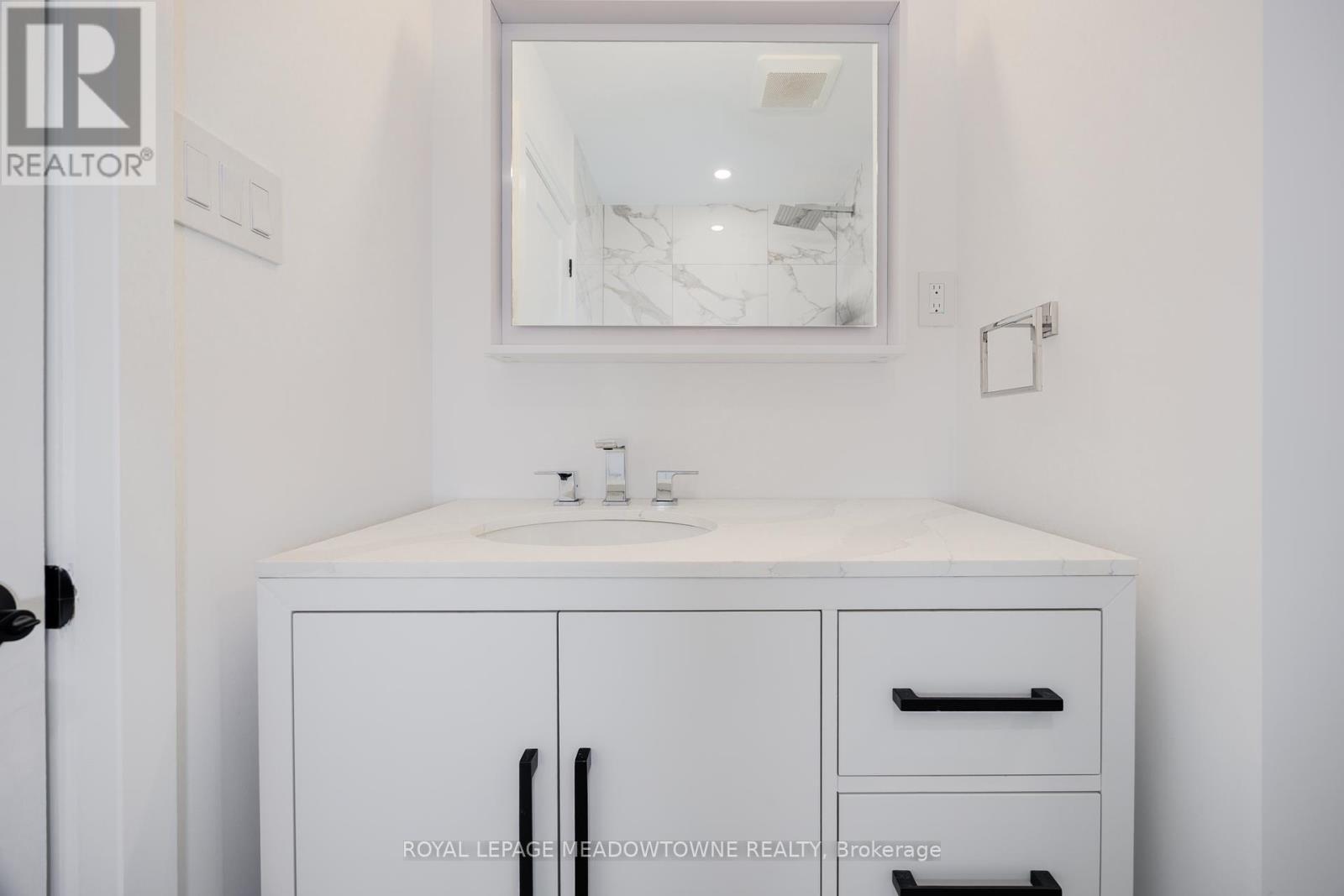 












92 THE WESTWAY

,
Toronto,




Ontario
M9P2B2

