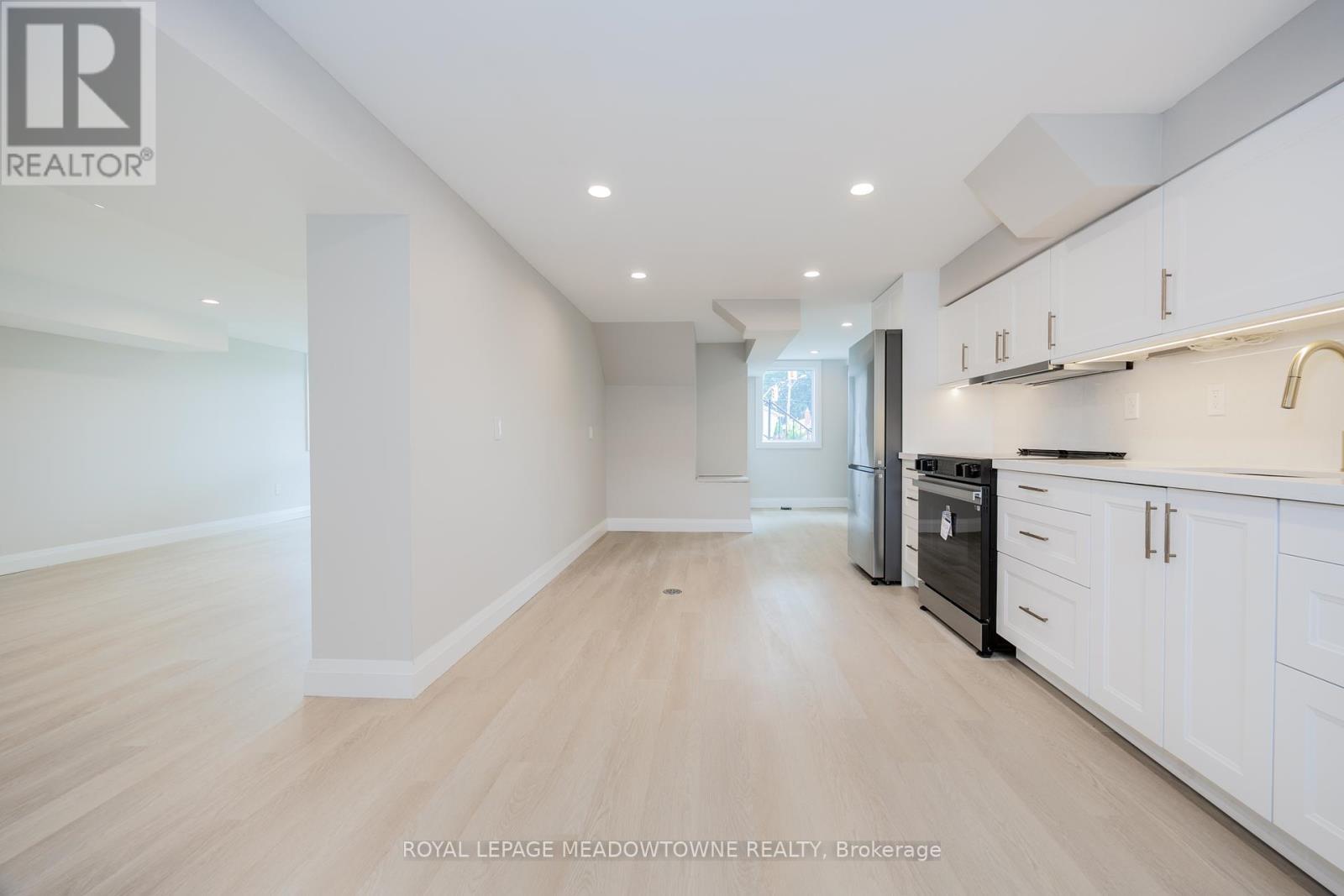 












92 THE WESTWAY

,
Toronto,




Ontario
M9P2B2

