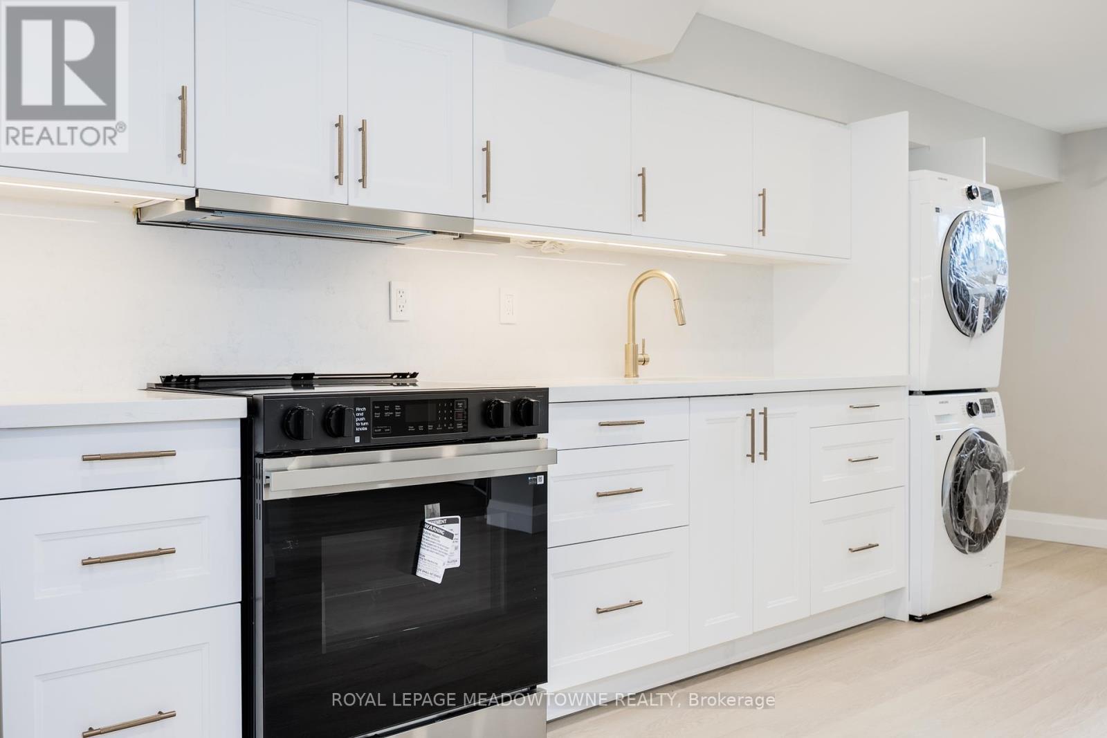 












92 THE WESTWAY

,
Toronto,




Ontario
M9P2B2

