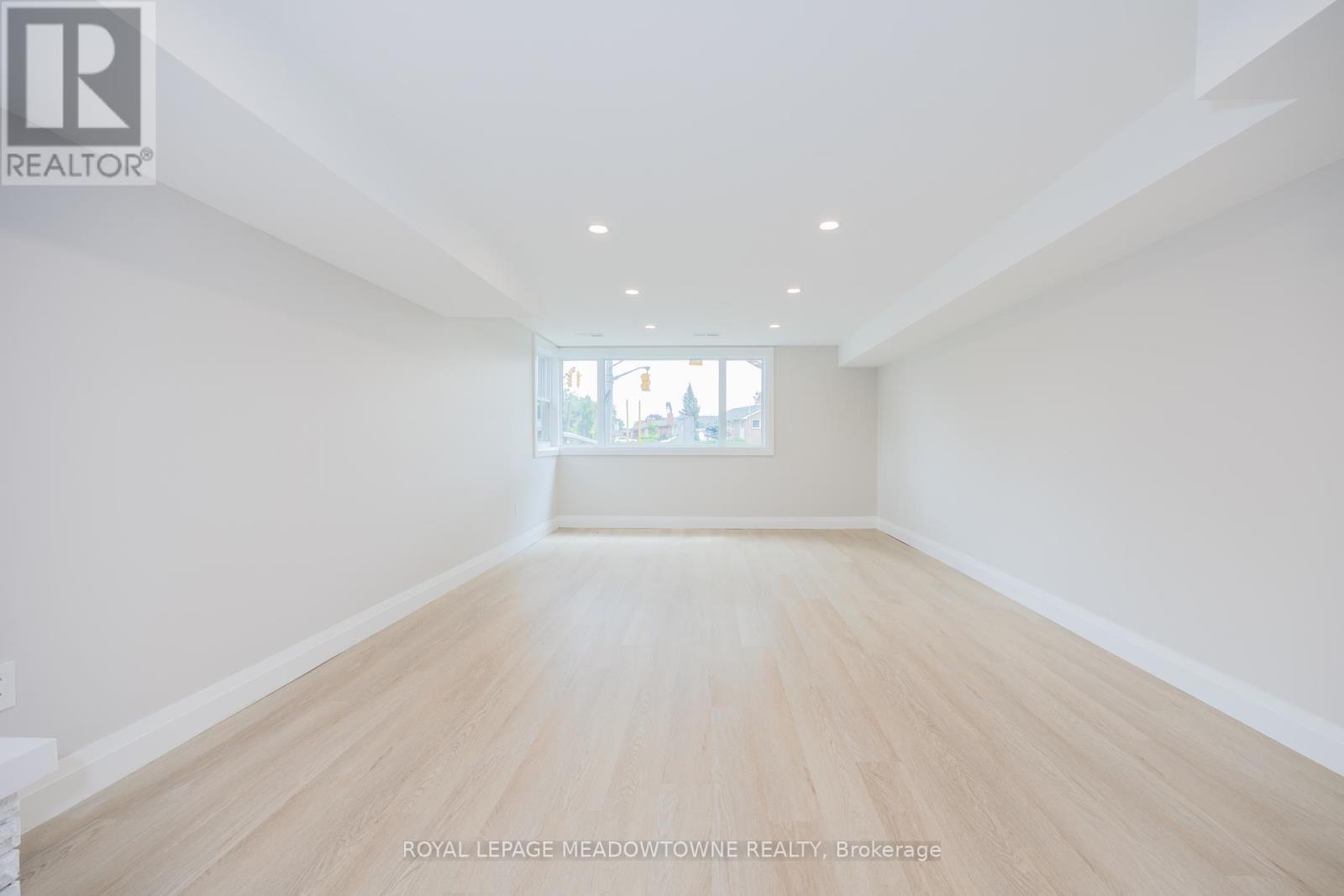 












92 THE WESTWAY

,
Toronto,




Ontario
M9P2B2

