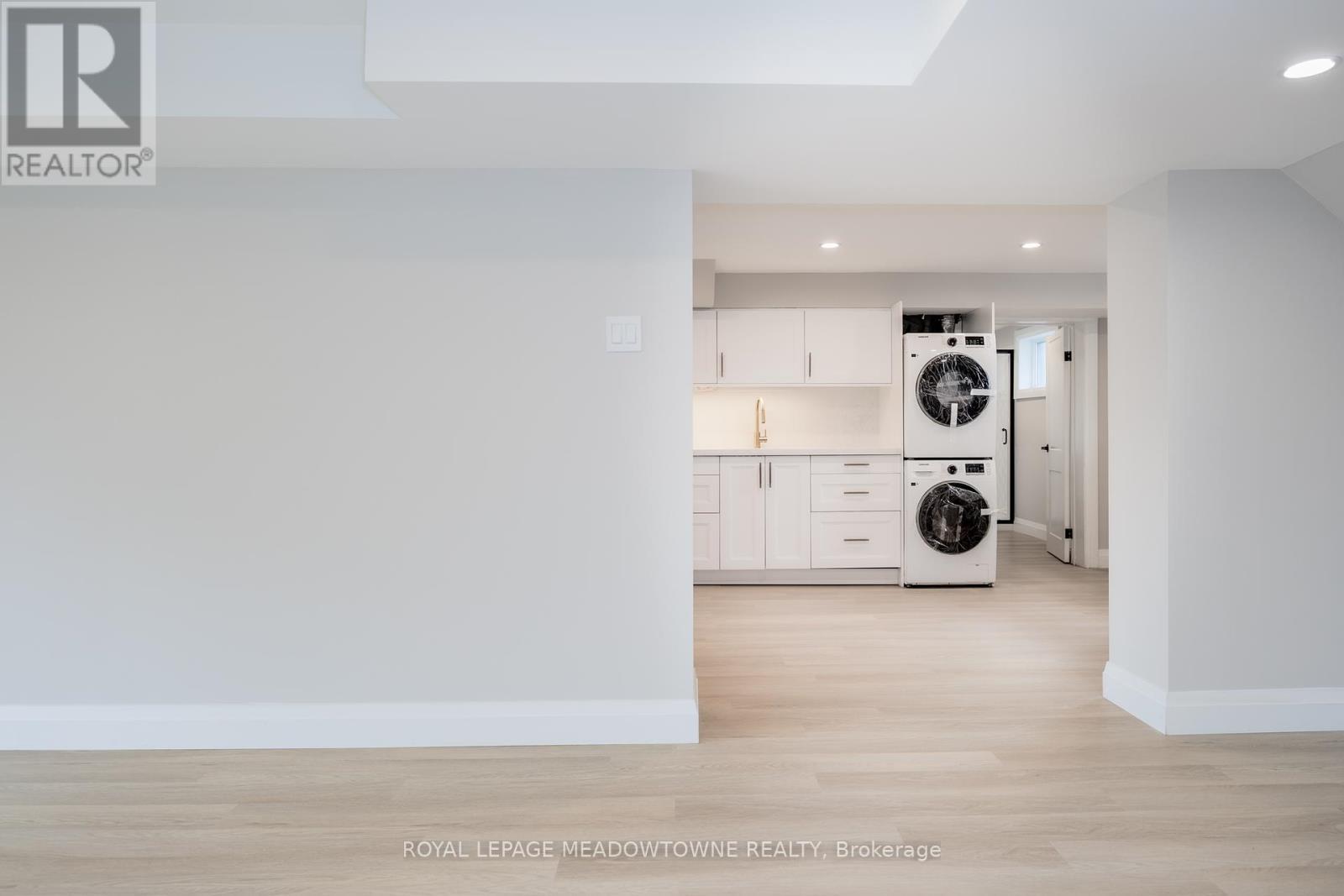 












92 THE WESTWAY

,
Toronto,




Ontario
M9P2B2

