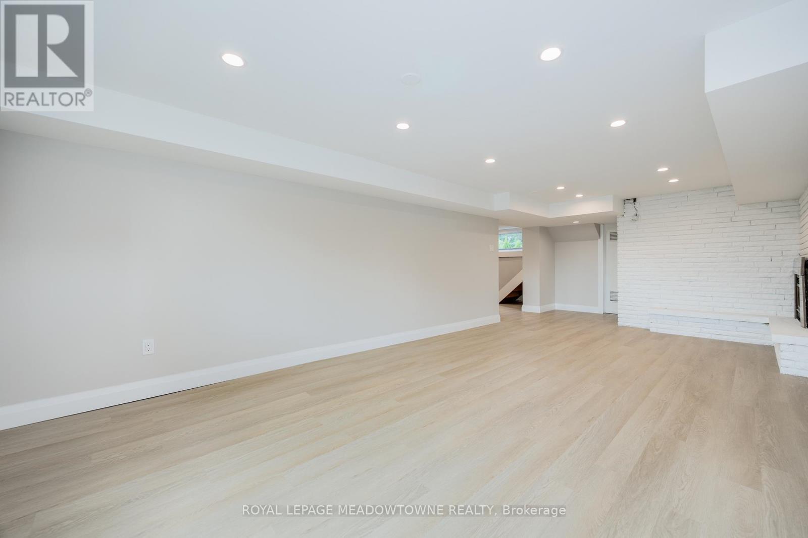 












92 THE WESTWAY

,
Toronto,




Ontario
M9P2B2

