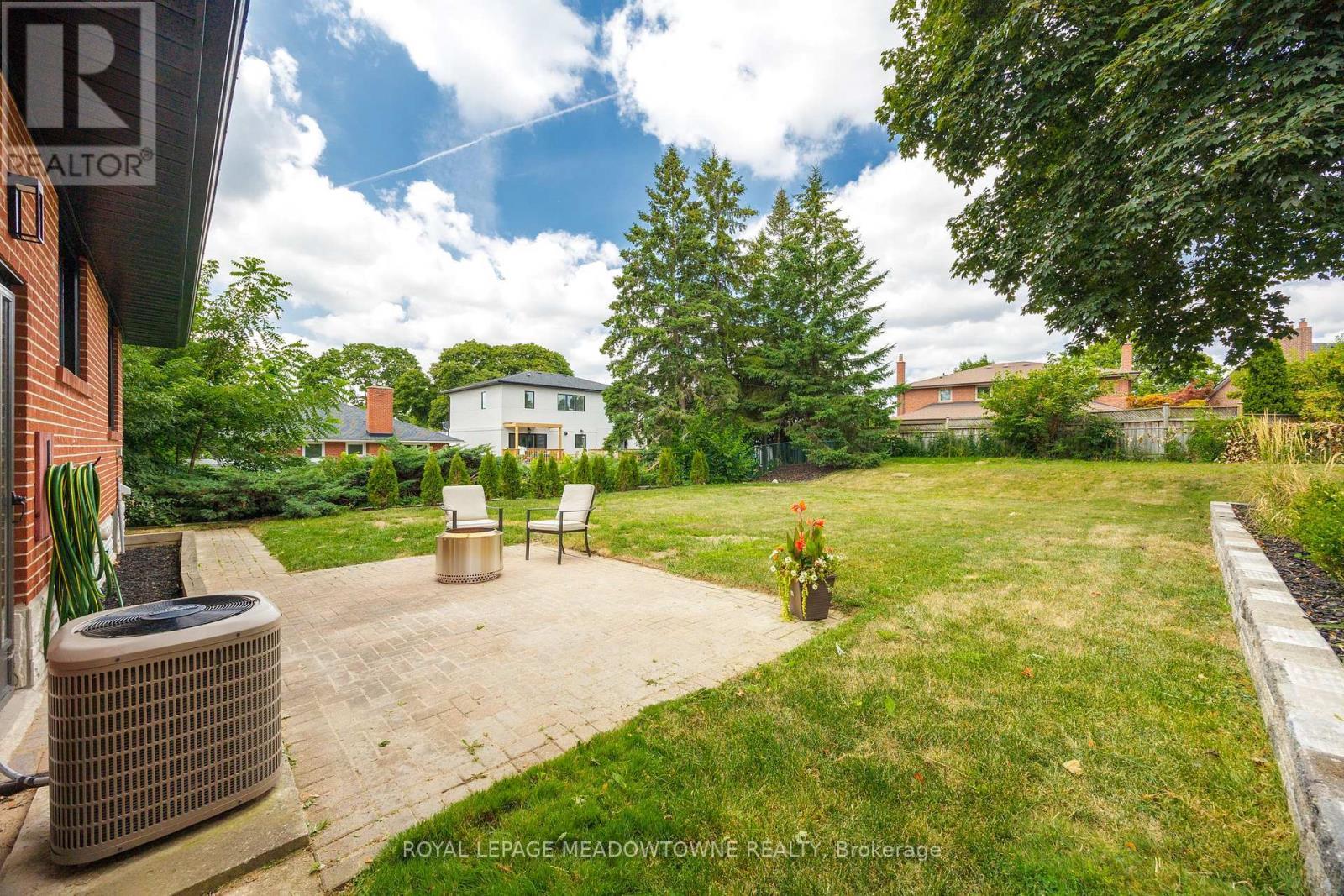 












92 THE WESTWAY

,
Toronto,




Ontario
M9P2B2

